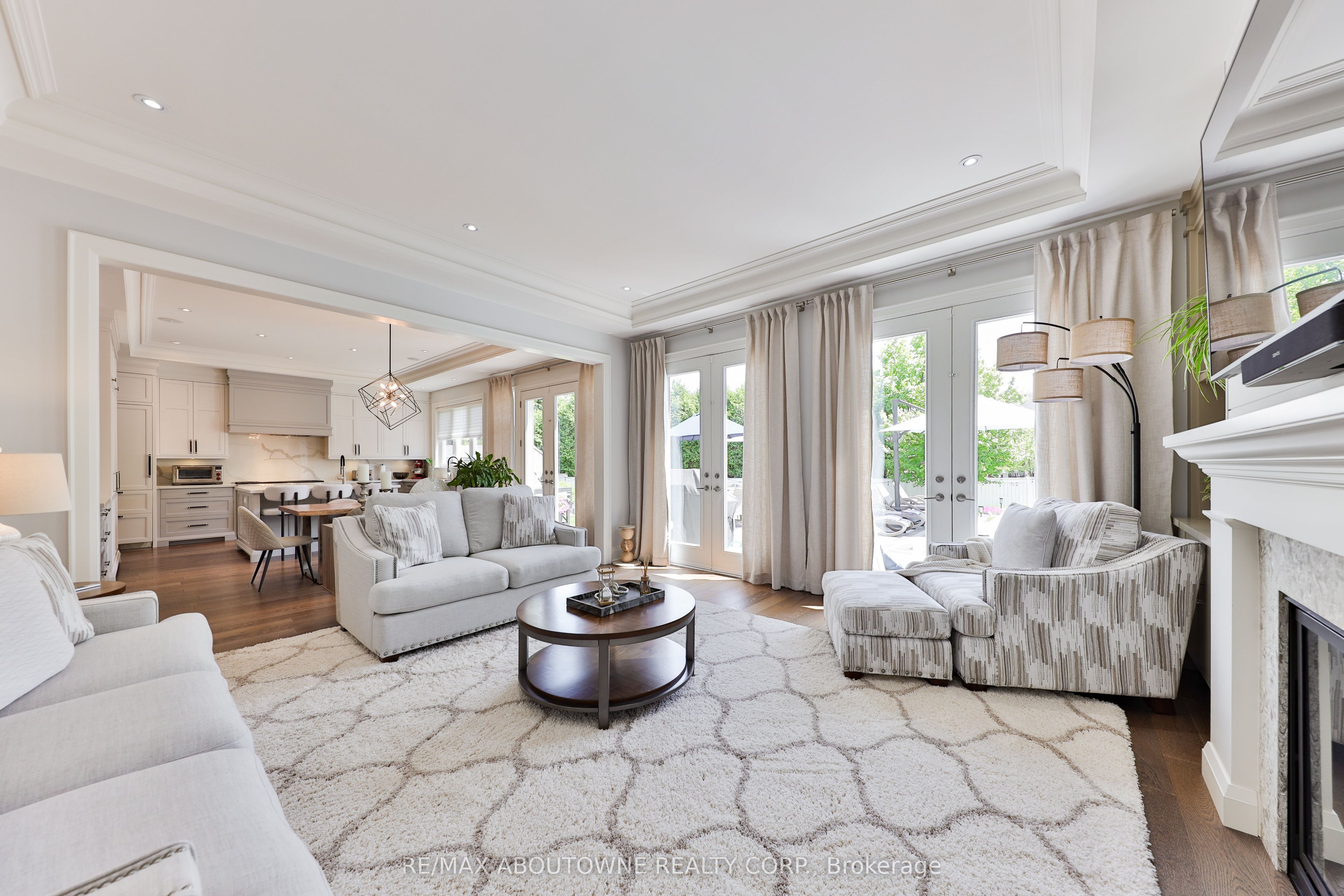 408 Saville Crescent, Oakville ‣ W13580120 408 Saville Crescent, Oakville ‣ W13580120