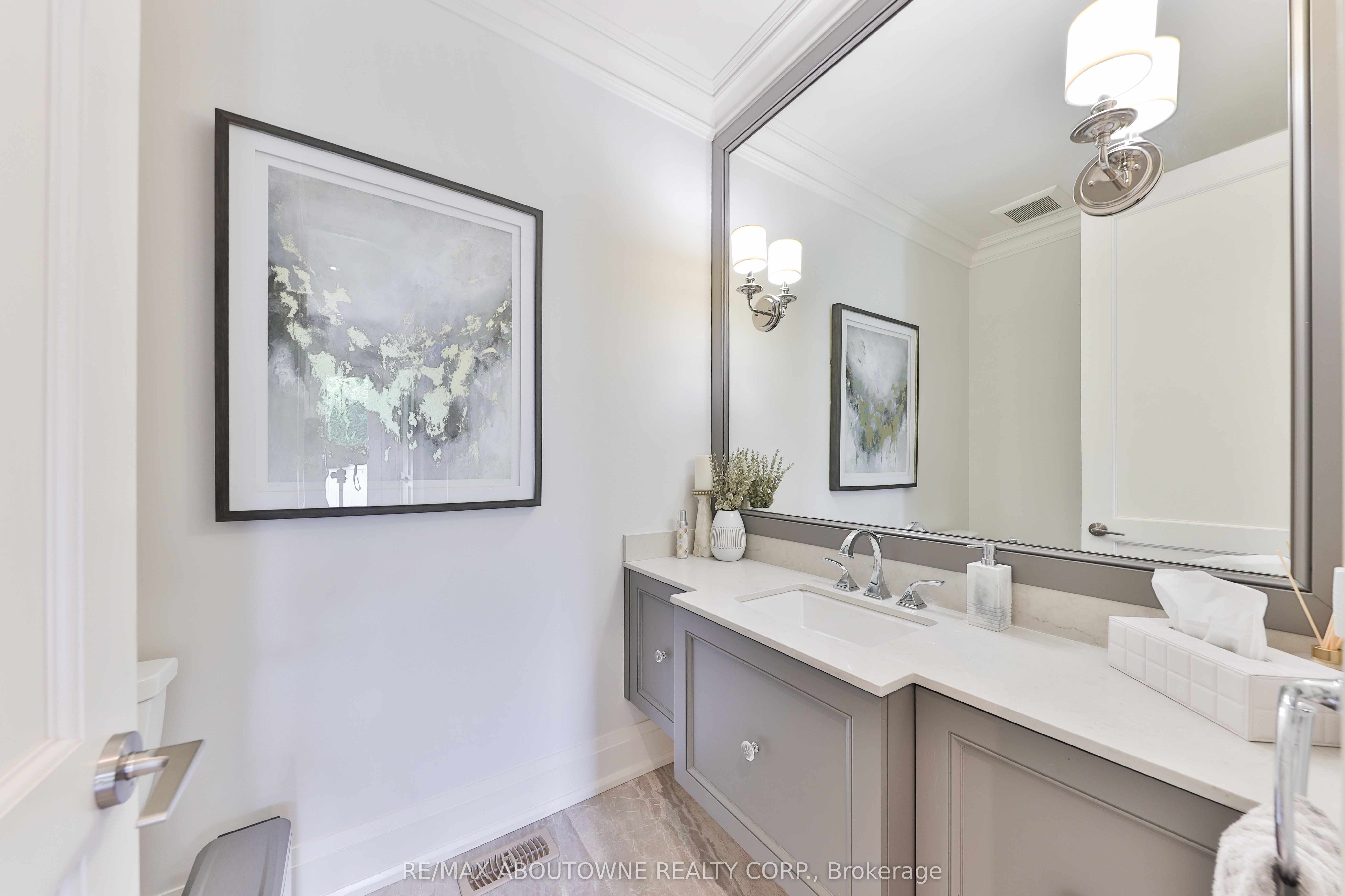 408 Saville Crescent, Oakville ‣ W13580120 408 Saville Crescent, Oakville ‣ W13580120