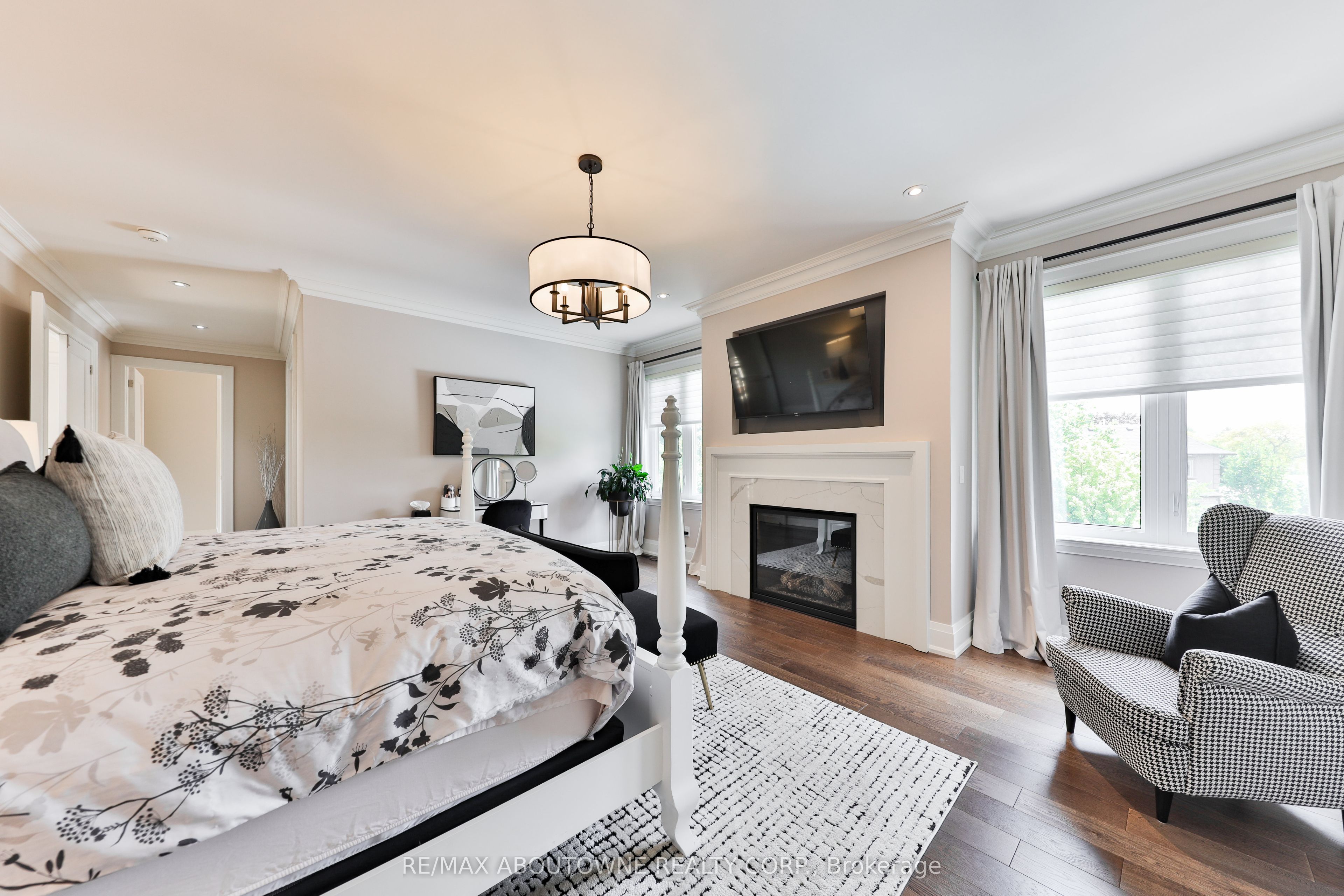 408 Saville Crescent, Oakville ‣ W13580120 408 Saville Crescent, Oakville ‣ W13580120
