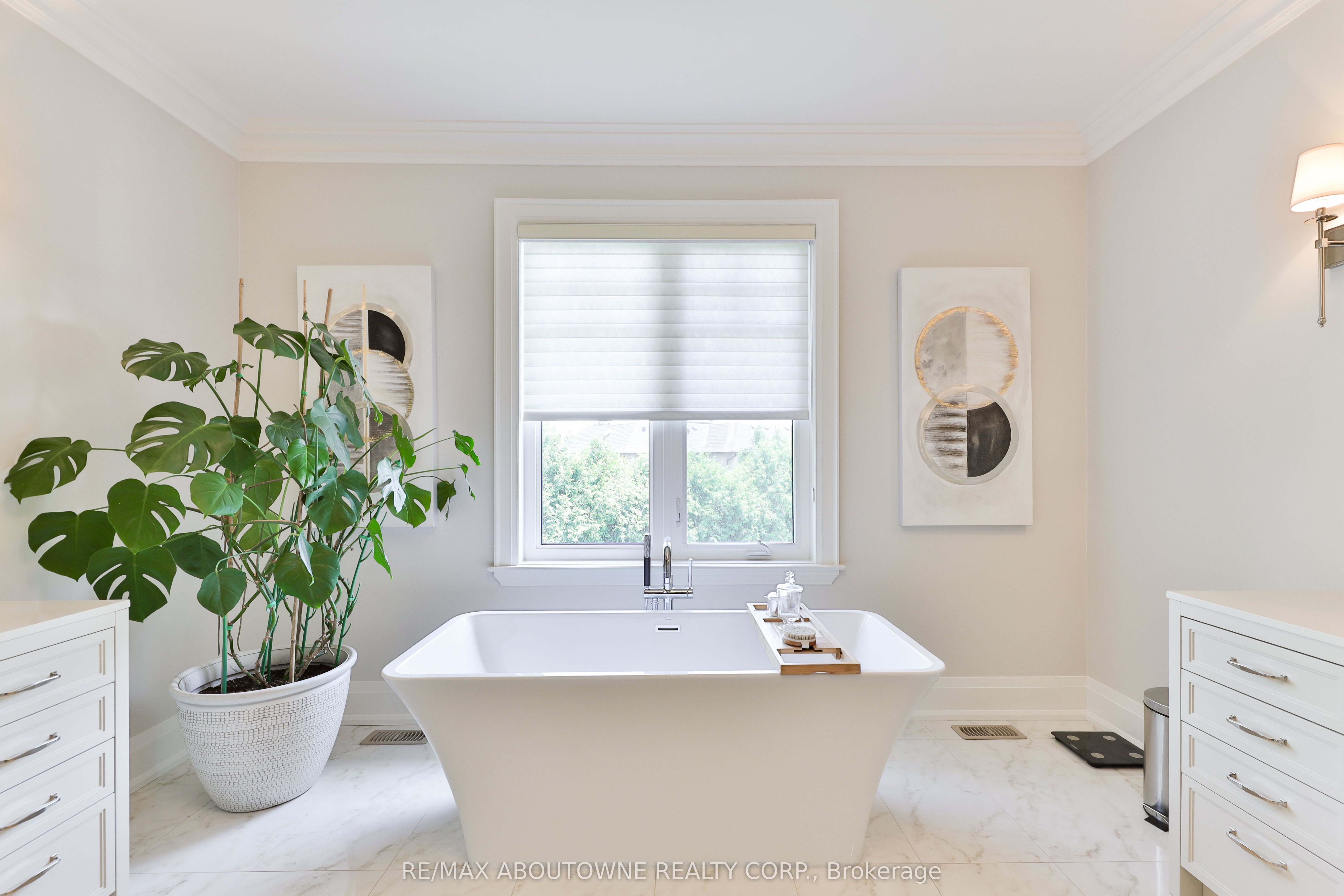 408 Saville Crescent, Oakville ‣ W13580120 408 Saville Crescent, Oakville ‣ W13580120