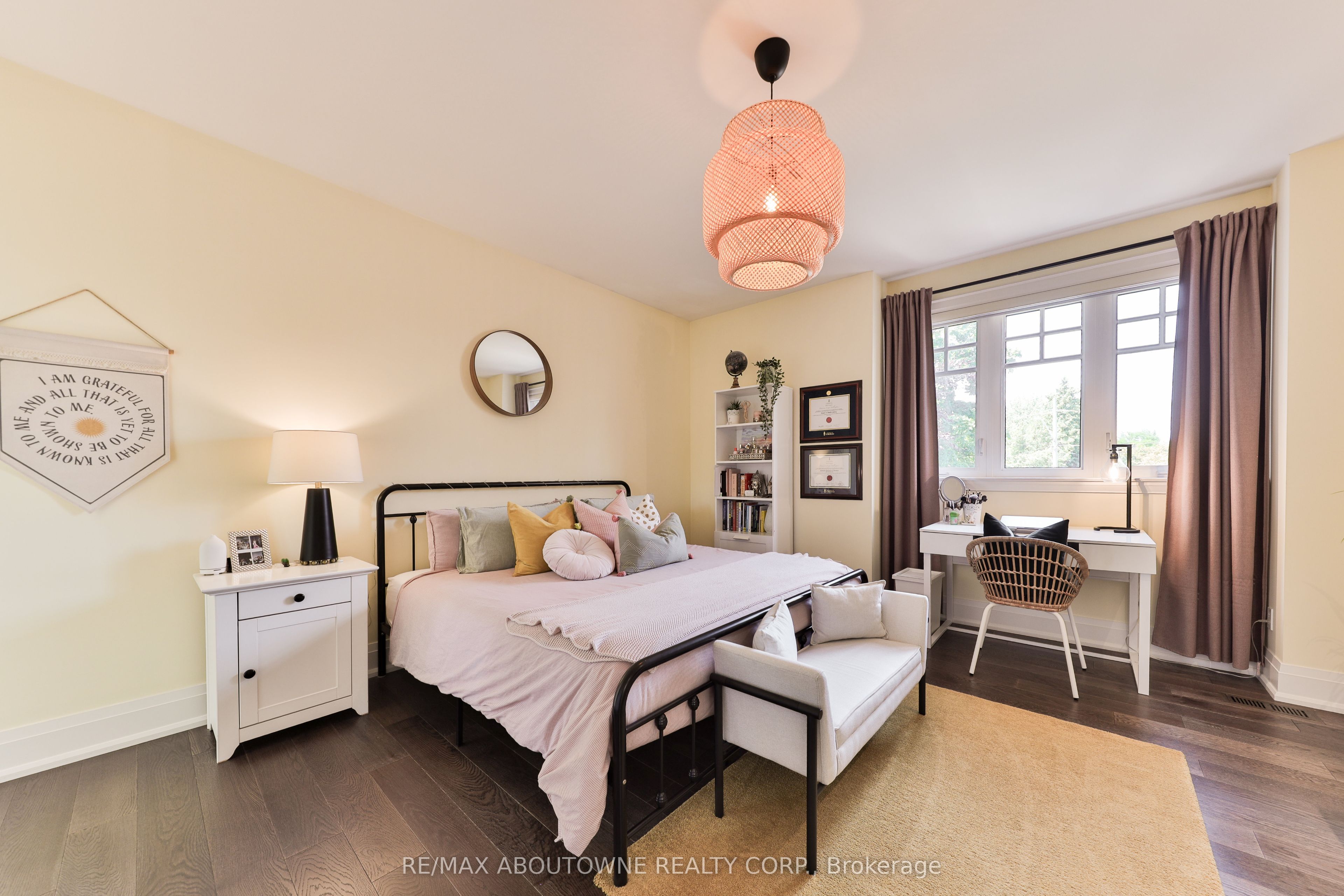 408 Saville Crescent, Oakville ‣ W13580120 408 Saville Crescent, Oakville ‣ W13580120