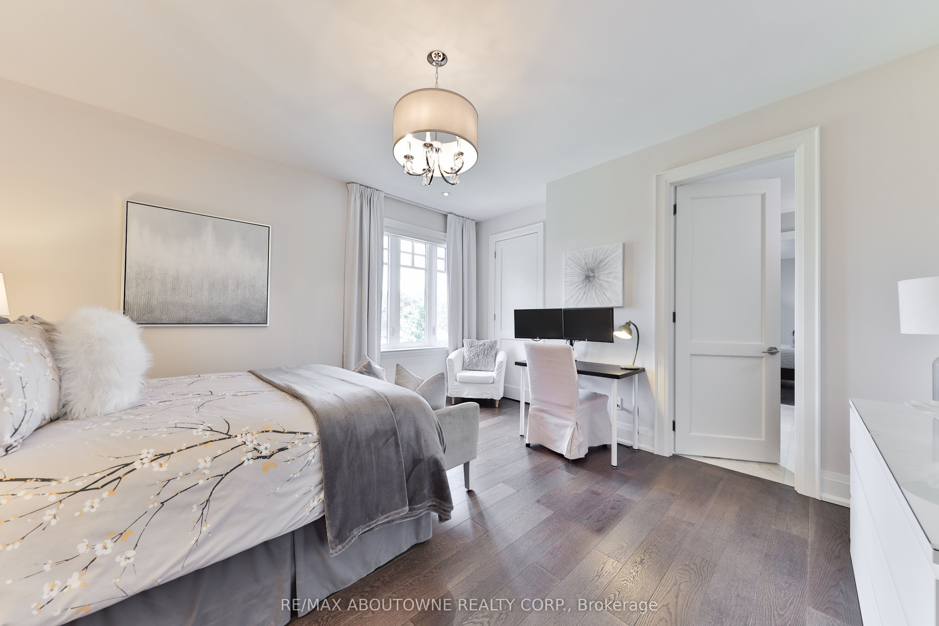 408 Saville Crescent, Oakville ‣ W13580120 408 Saville Crescent, Oakville ‣ W13580120