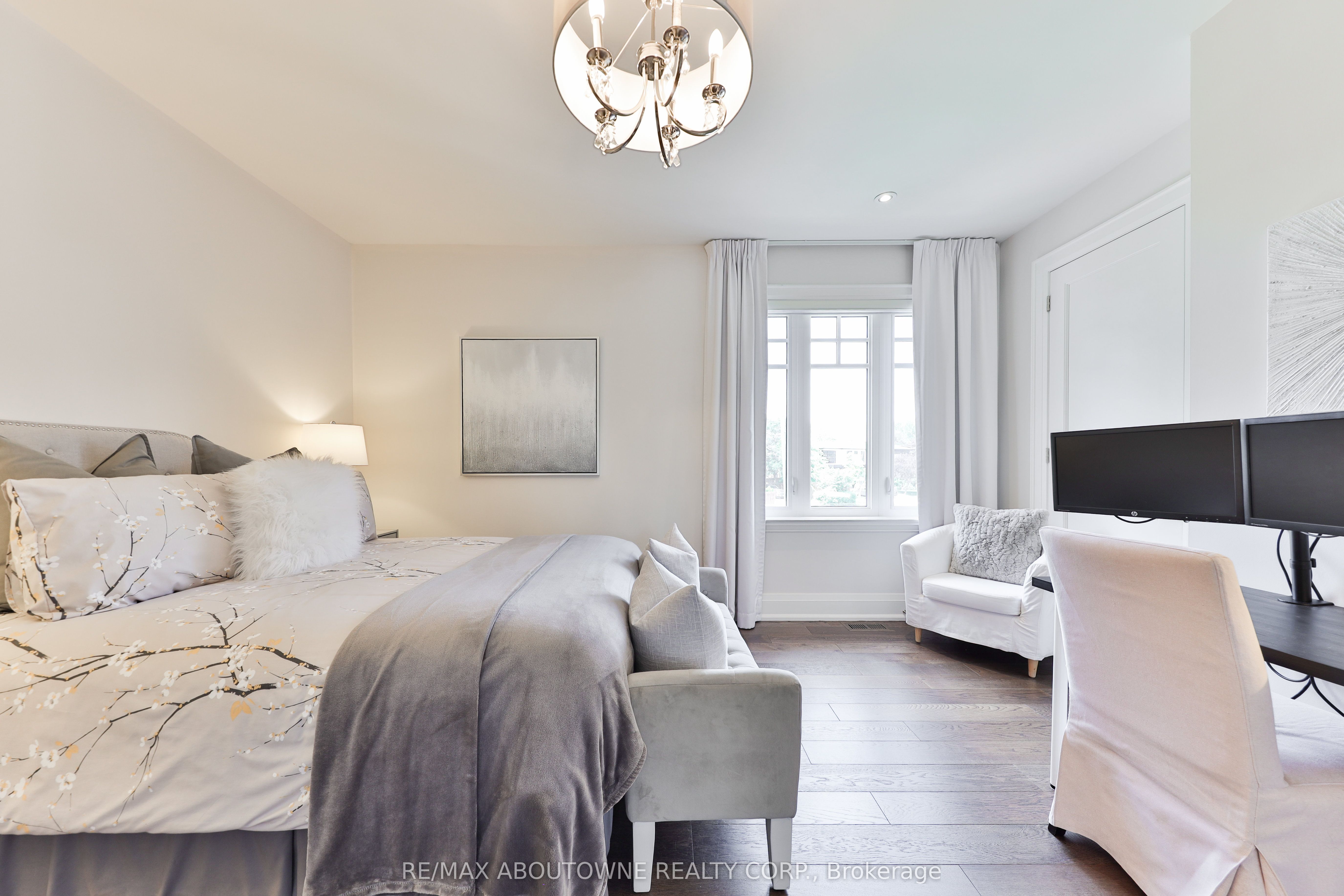 408 Saville Crescent, Oakville ‣ W13580120 408 Saville Crescent, Oakville ‣ W13580120