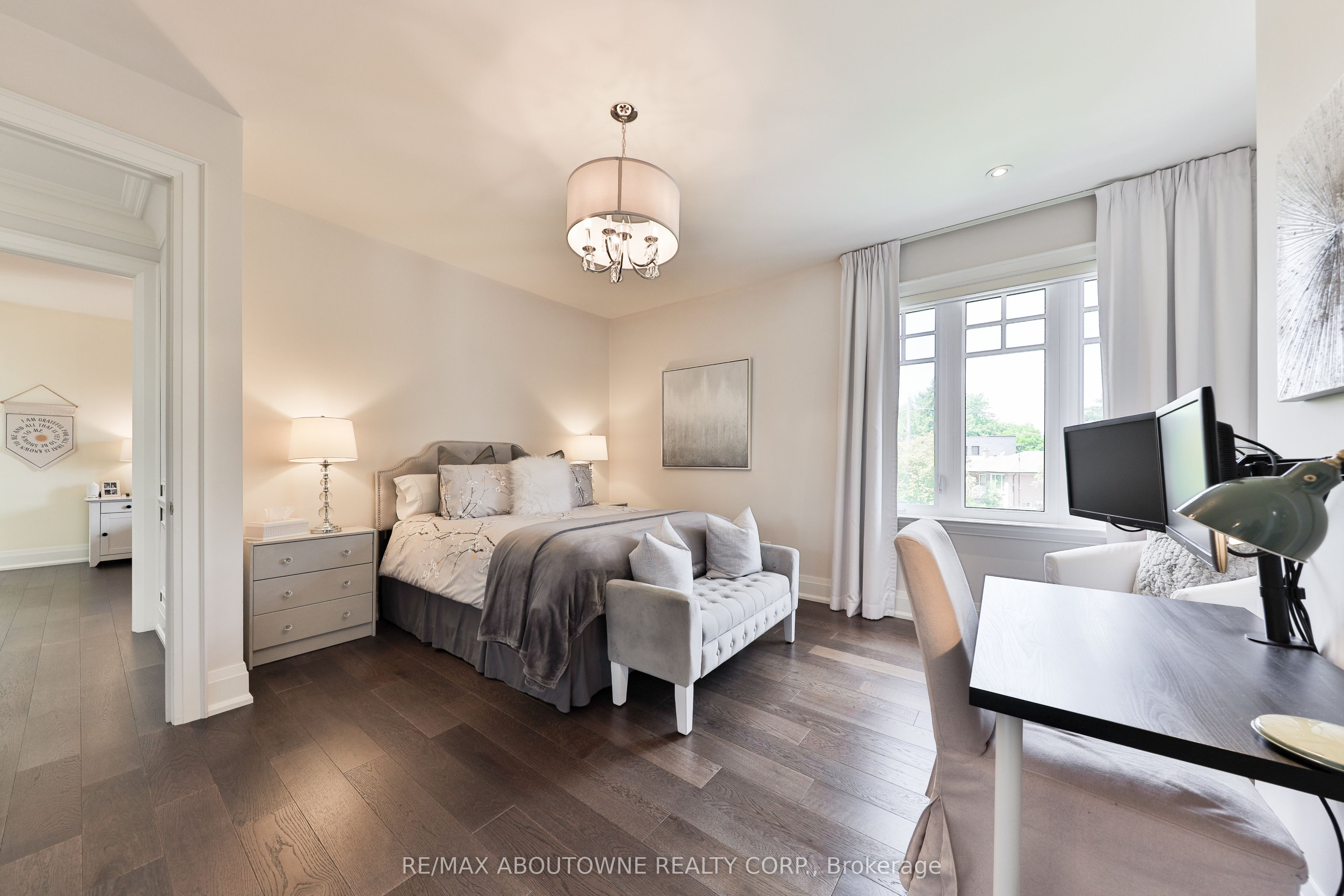 408 Saville Crescent, Oakville ‣ W13580120 408 Saville Crescent, Oakville ‣ W13580120