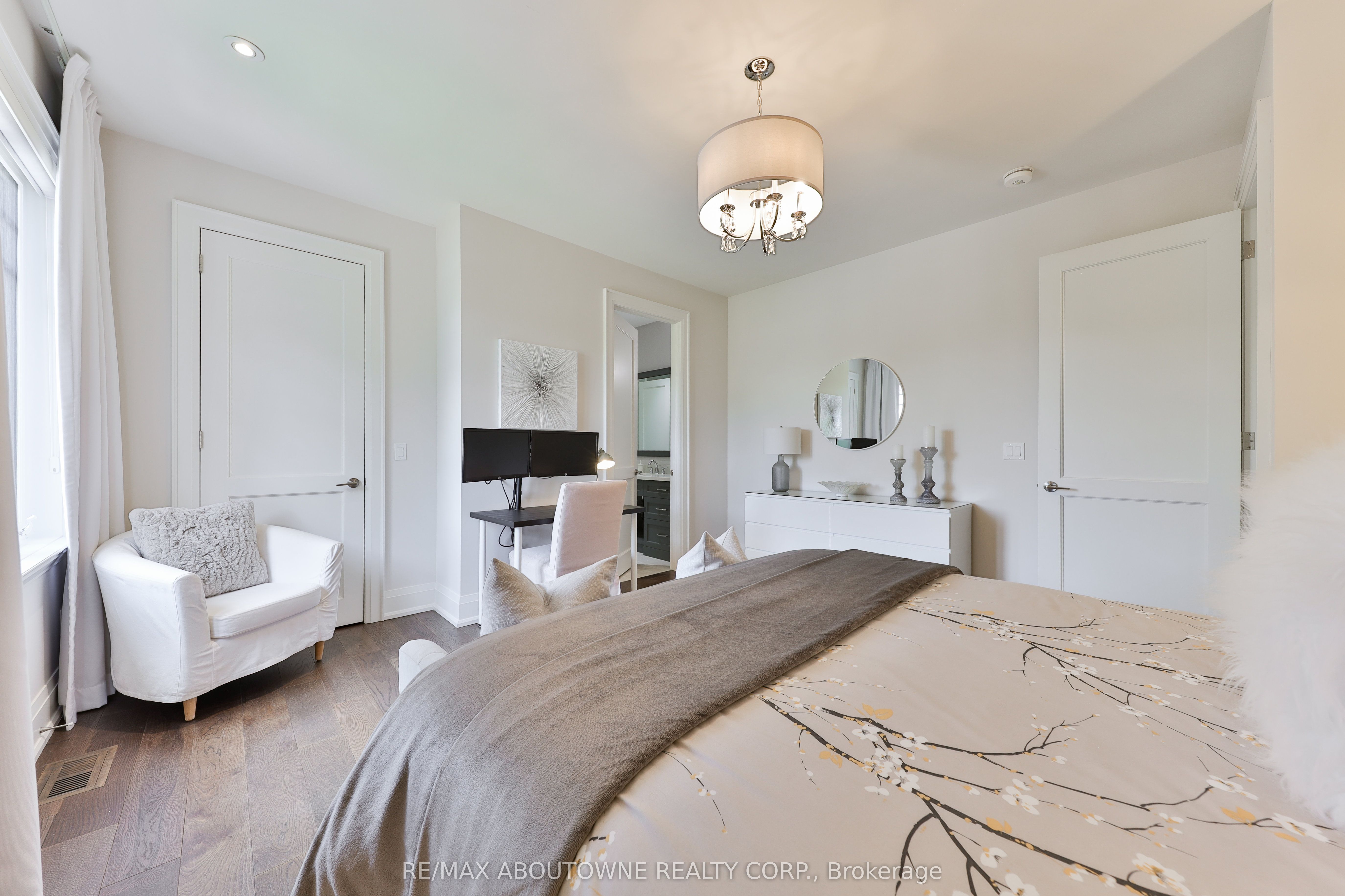 408 Saville Crescent, Oakville ‣ W13580120 408 Saville Crescent, Oakville ‣ W13580120