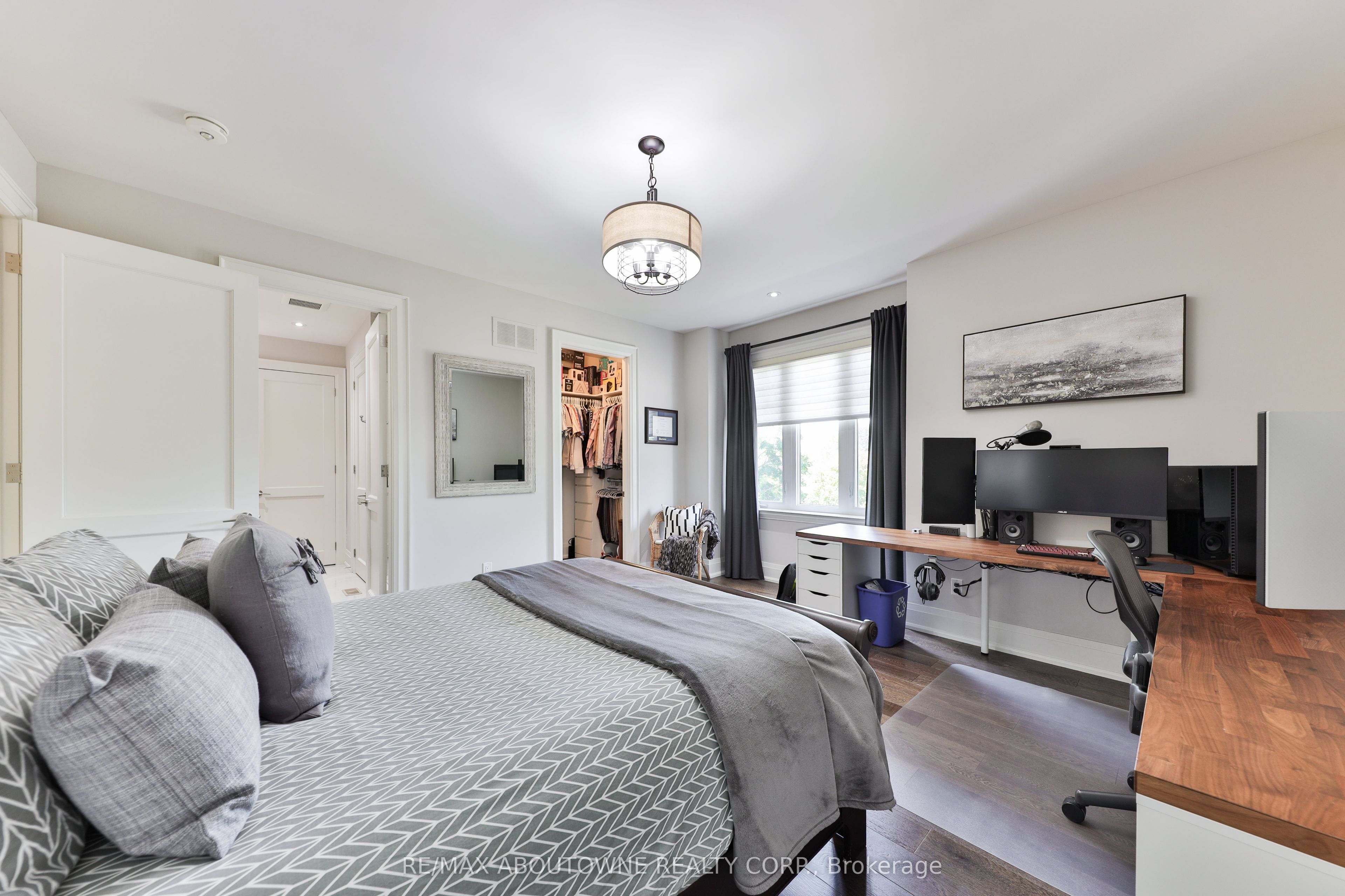 408 Saville Crescent, Oakville ‣ W13580120 408 Saville Crescent, Oakville ‣ W13580120