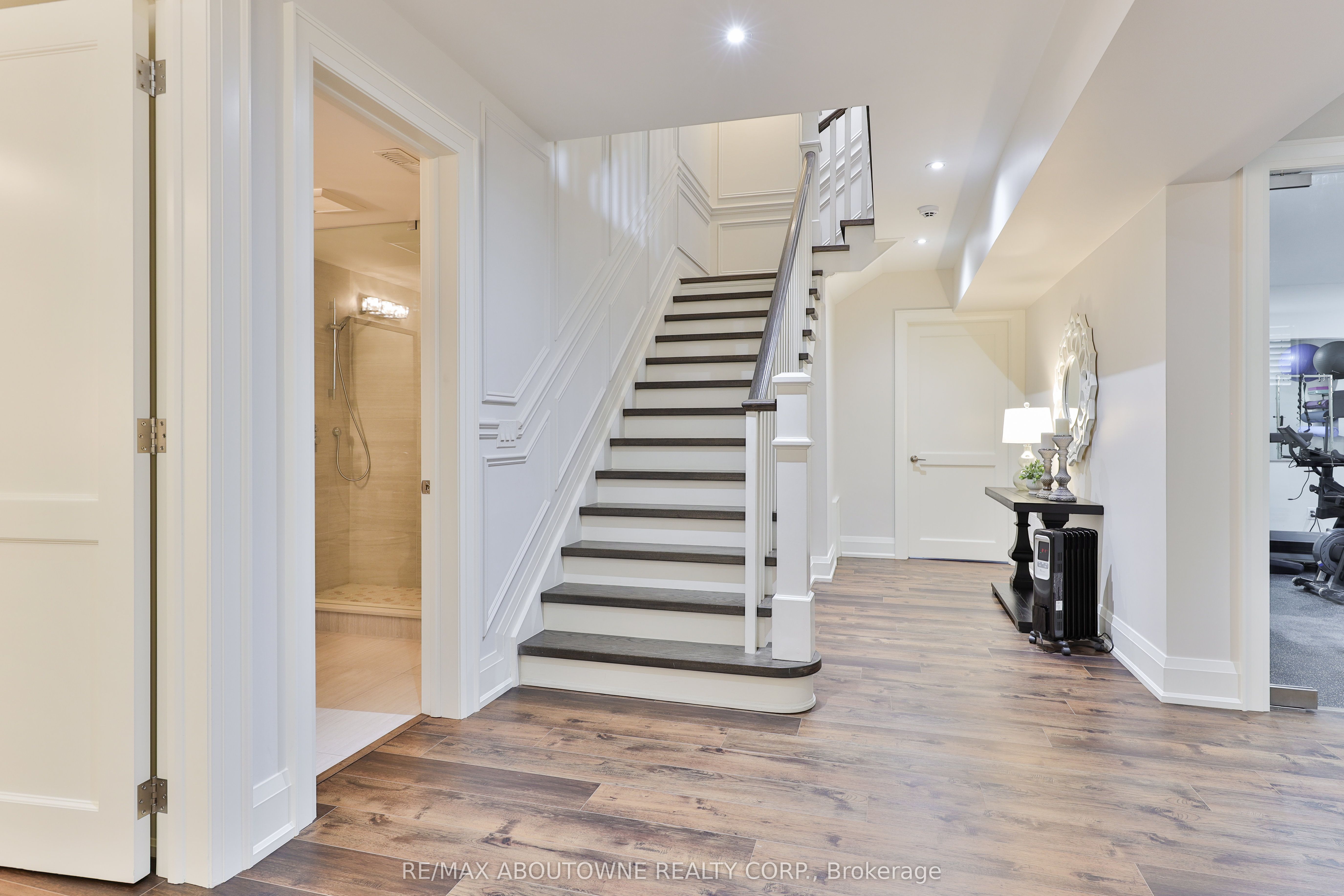 408 Saville Crescent, Oakville ‣ W13580120 408 Saville Crescent, Oakville ‣ W13580120