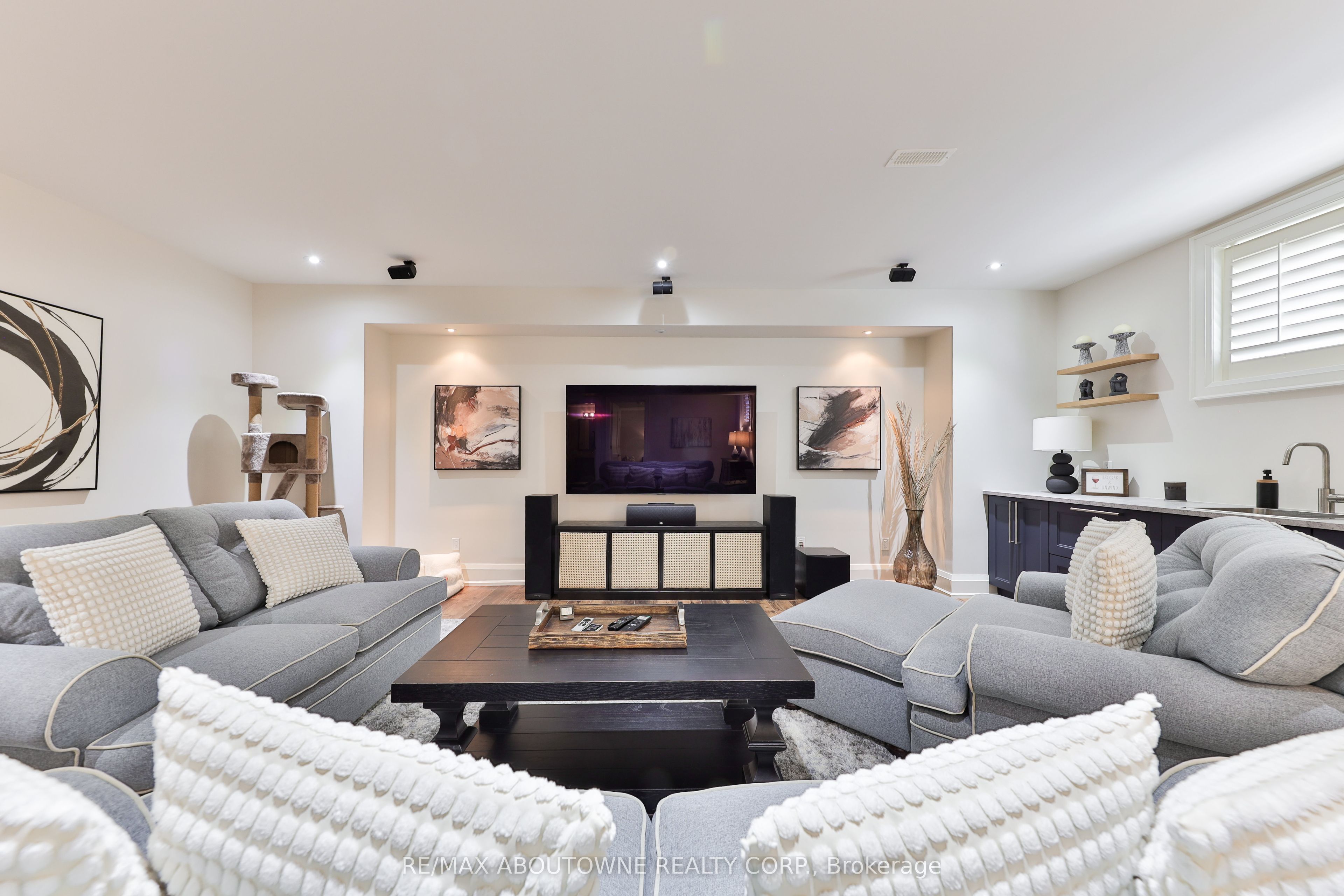 408 Saville Crescent, Oakville ‣ W13580120 408 Saville Crescent, Oakville ‣ W13580120