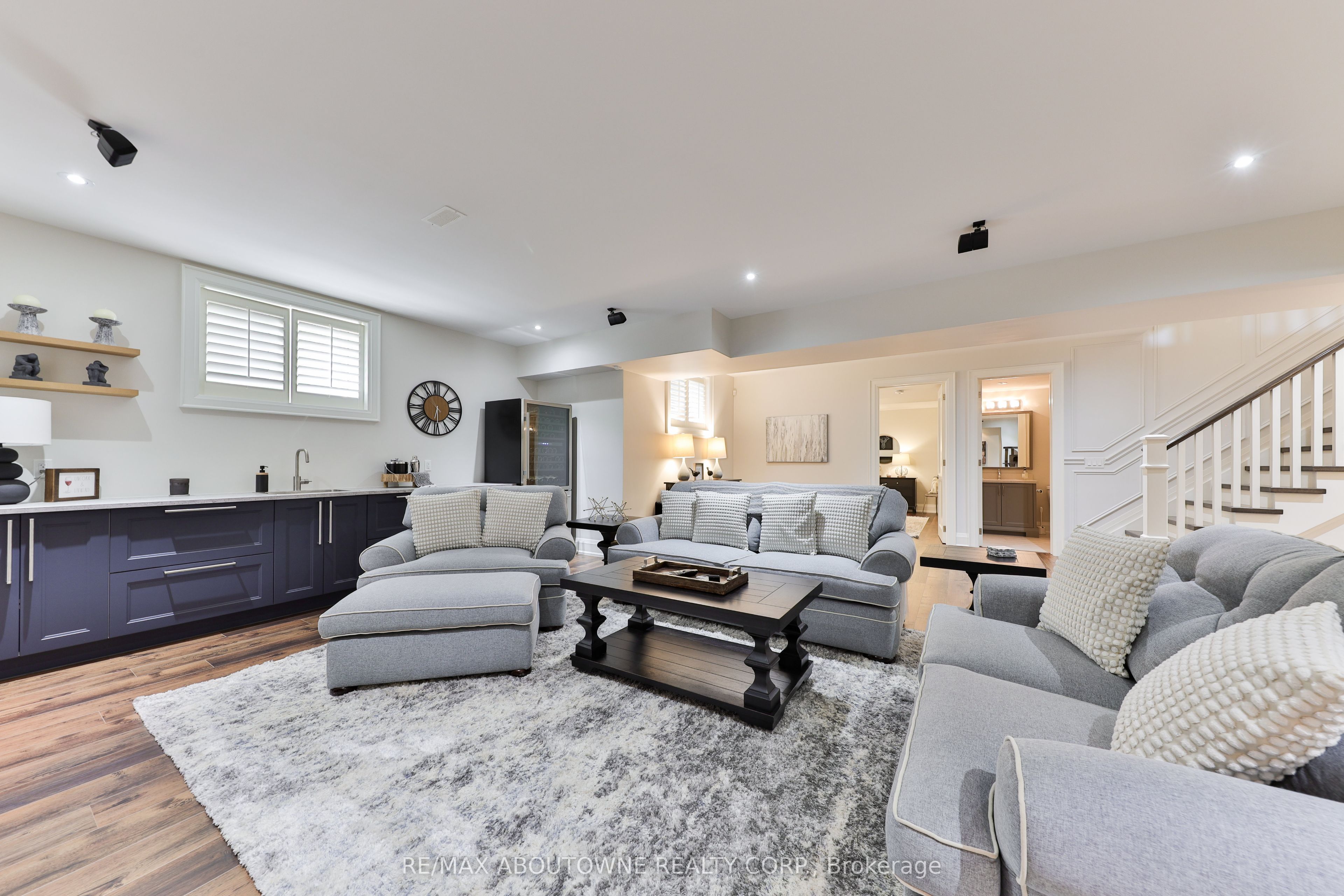 408 Saville Crescent, Oakville ‣ W13580120 408 Saville Crescent, Oakville ‣ W13580120