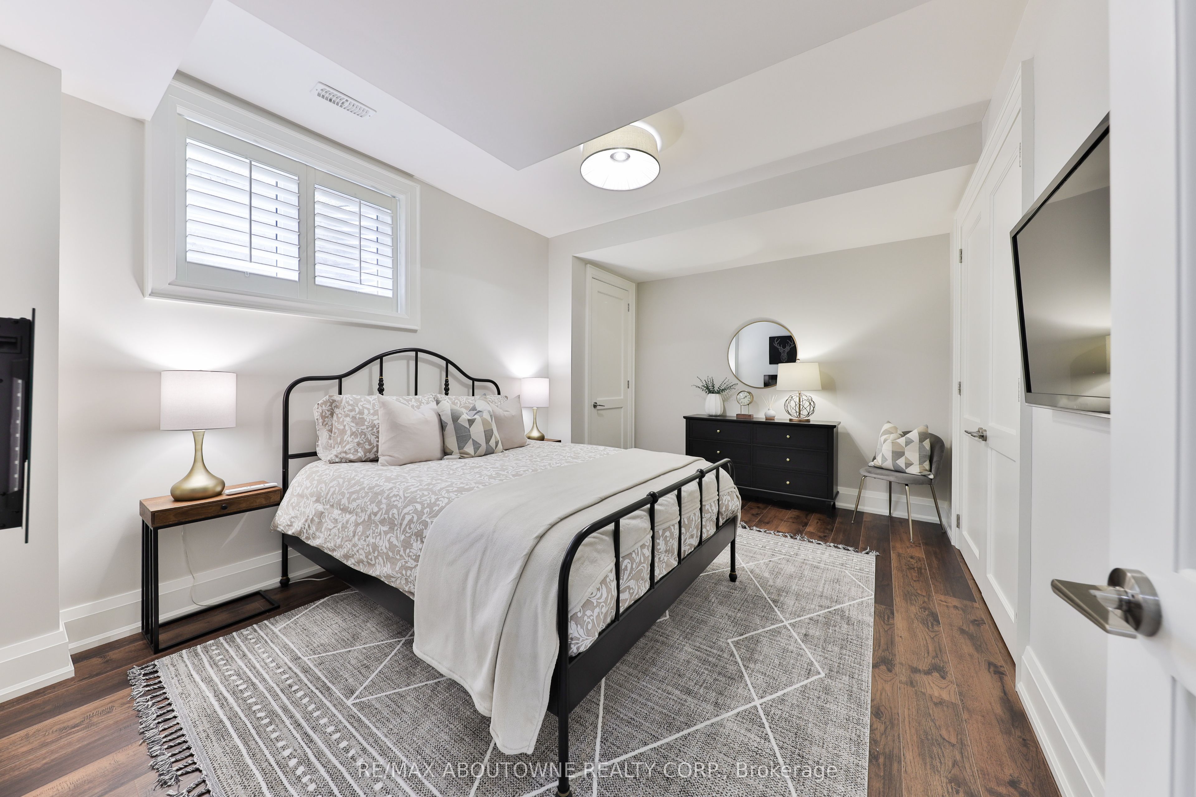 408 Saville Crescent, Oakville ‣ W13580120 408 Saville Crescent, Oakville ‣ W13580120