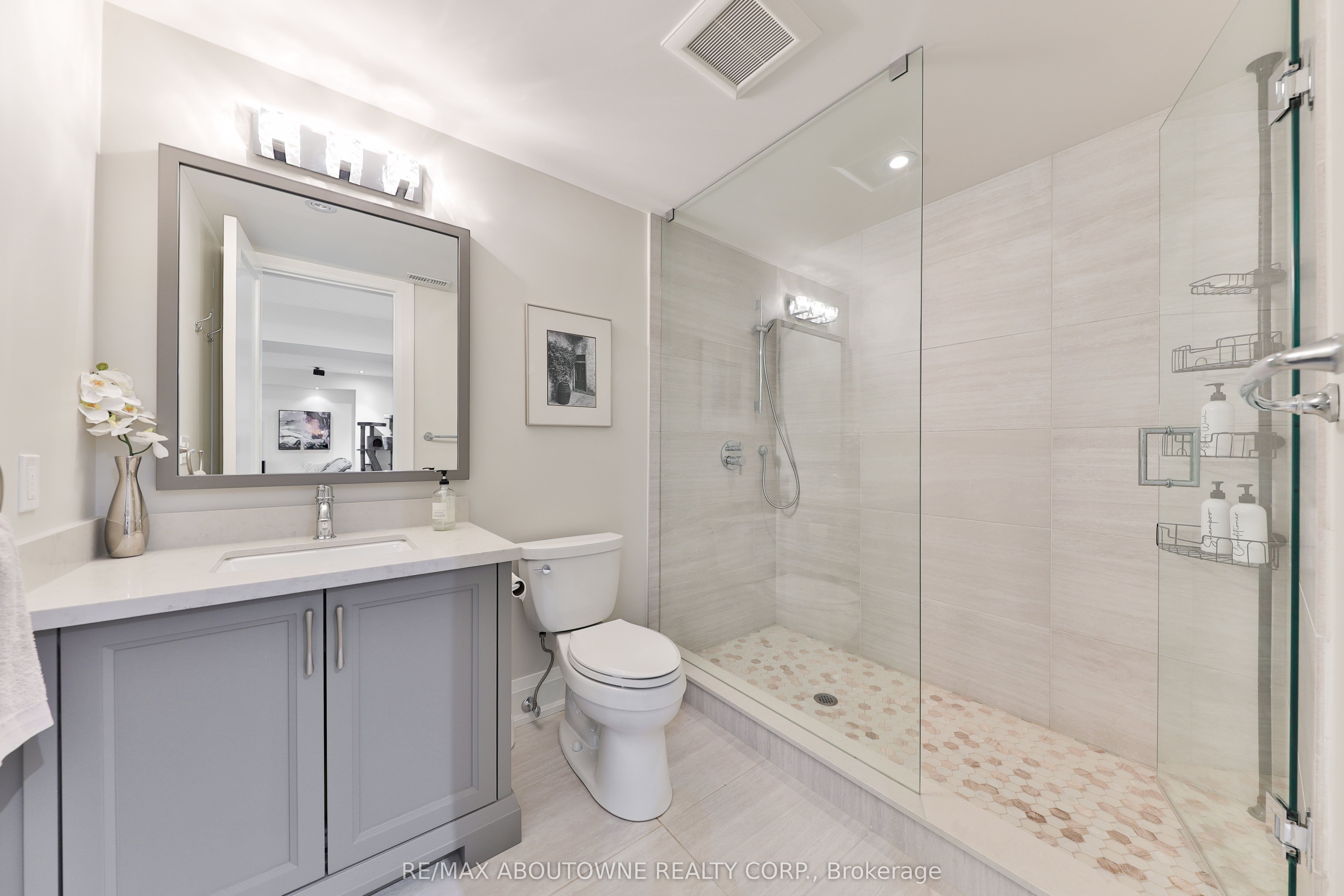 408 Saville Crescent, Oakville ‣ W13580120 408 Saville Crescent, Oakville ‣ W13580120