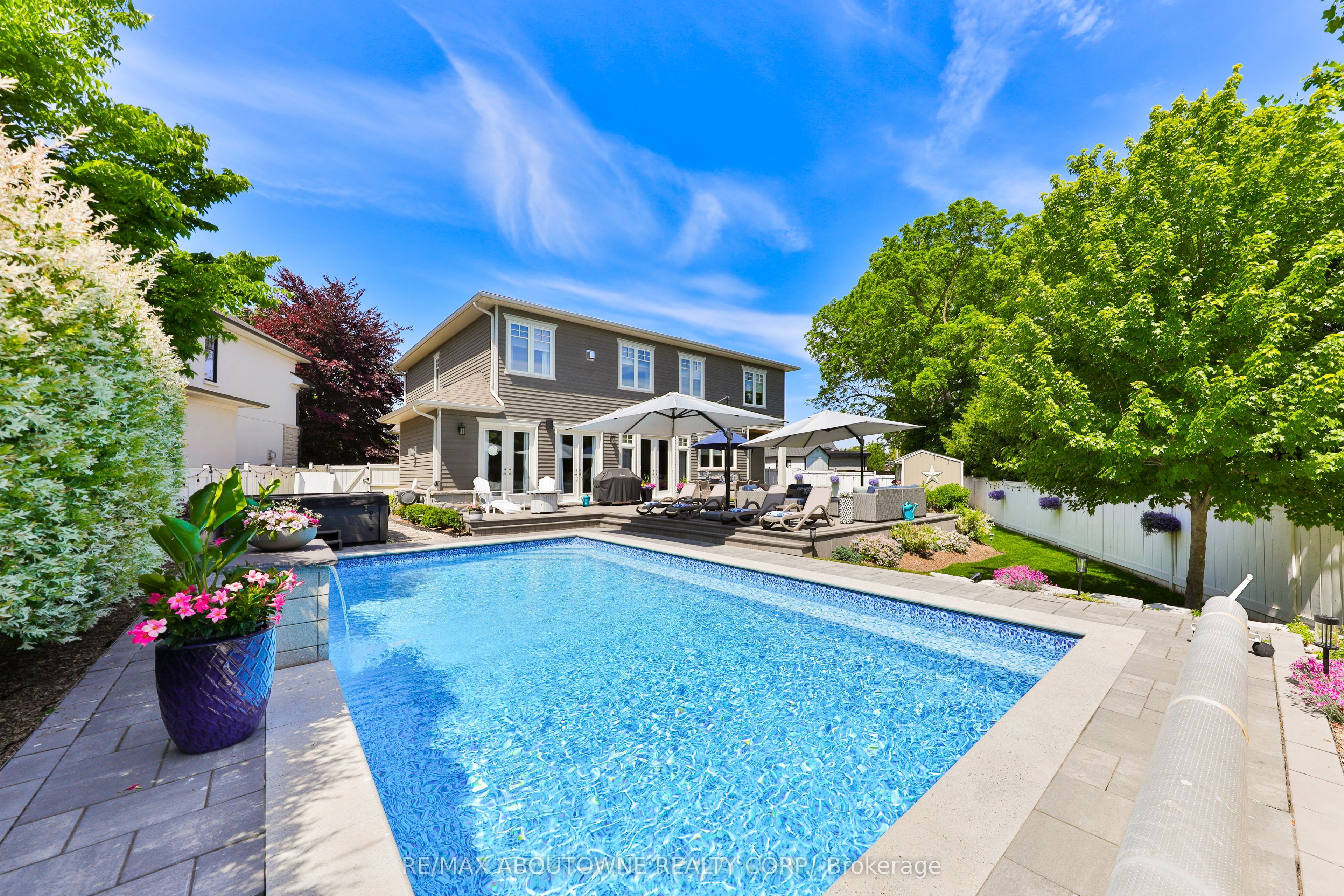 408 Saville Crescent, Oakville ‣ W13580120 408 Saville Crescent, Oakville ‣ W13580120