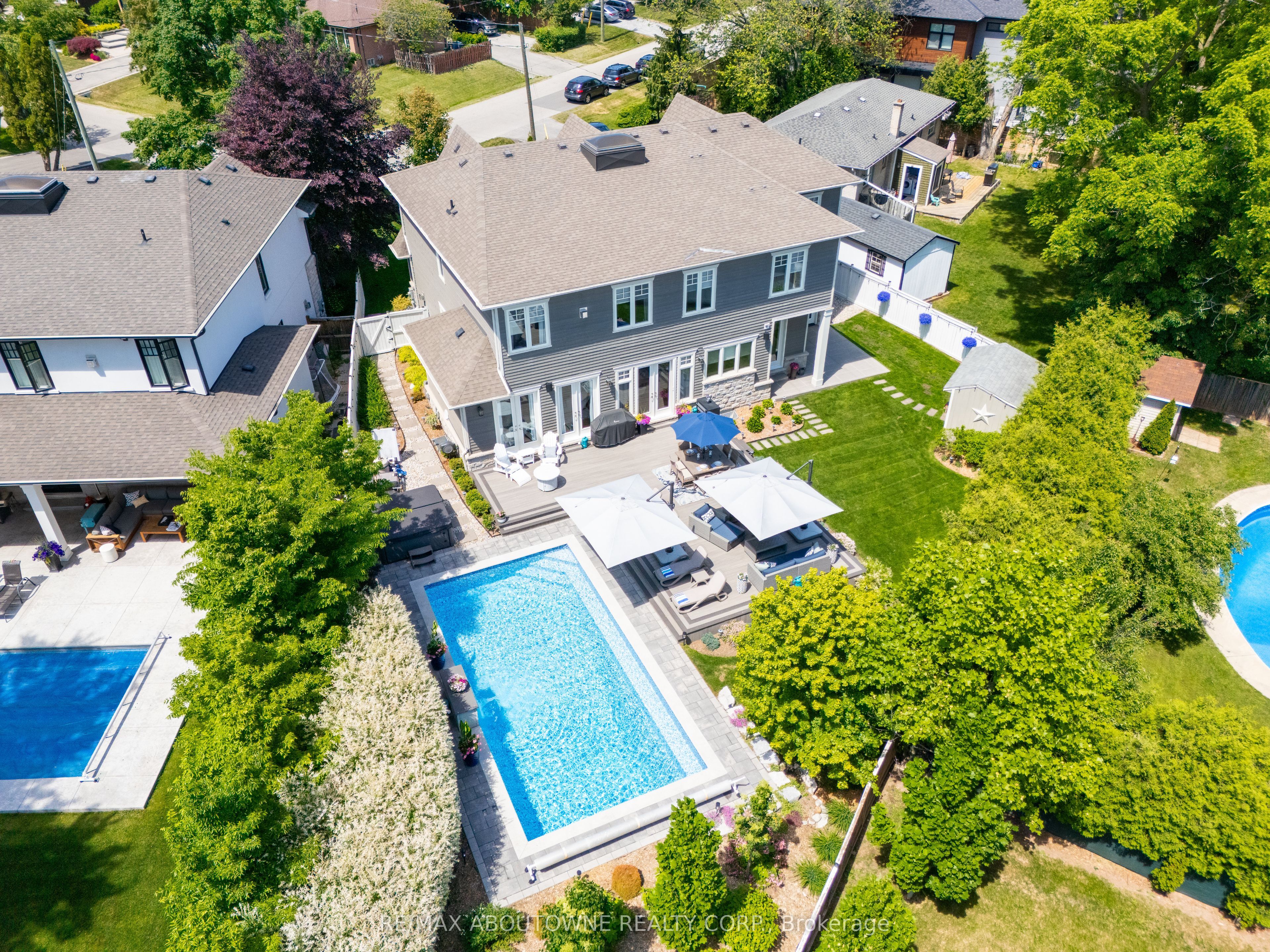 408 Saville Crescent, Oakville ‣ W13580120 408 Saville Crescent, Oakville ‣ W13580120