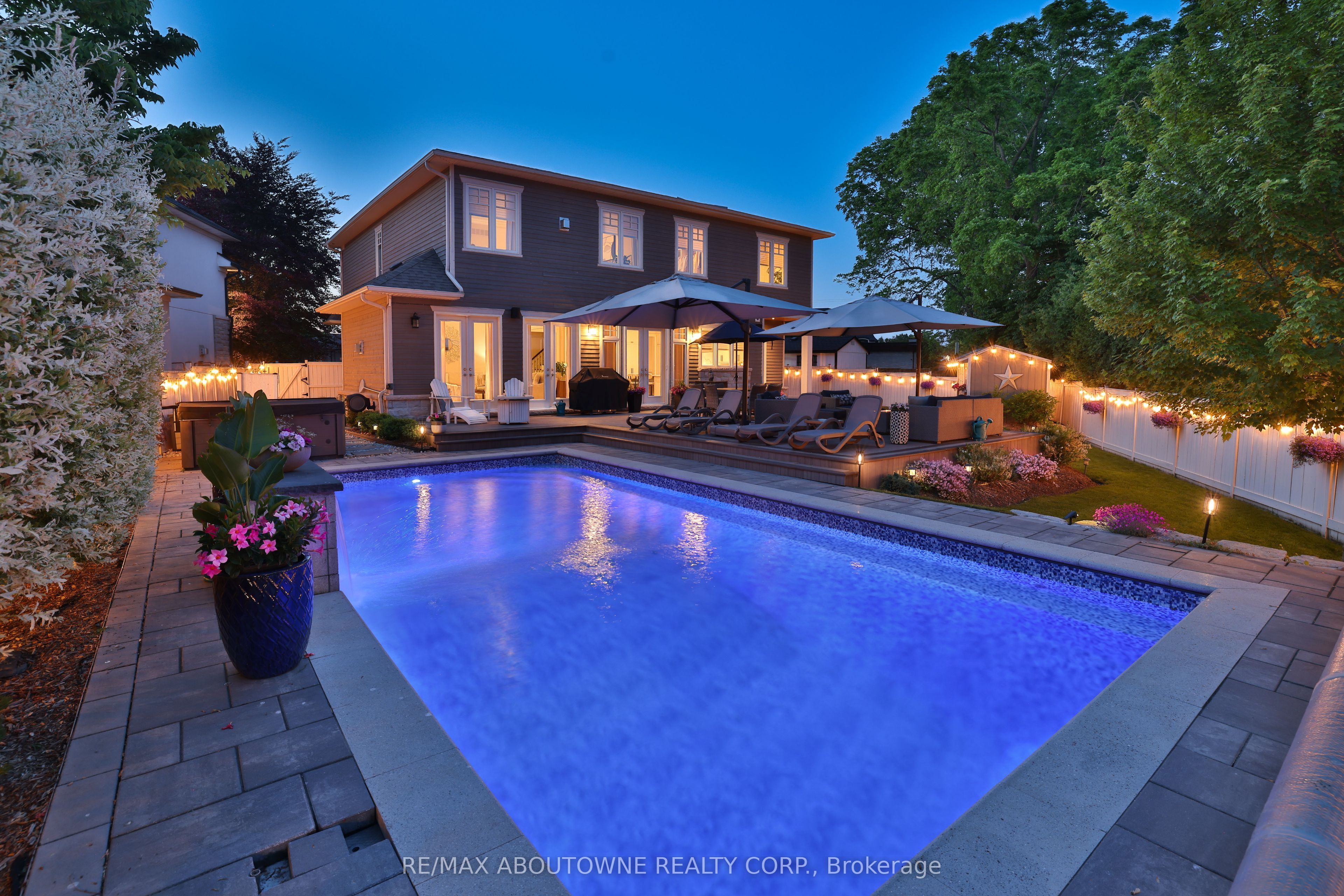 408 Saville Crescent, Oakville ‣ W13580120 408 Saville Crescent, Oakville ‣ W13580120