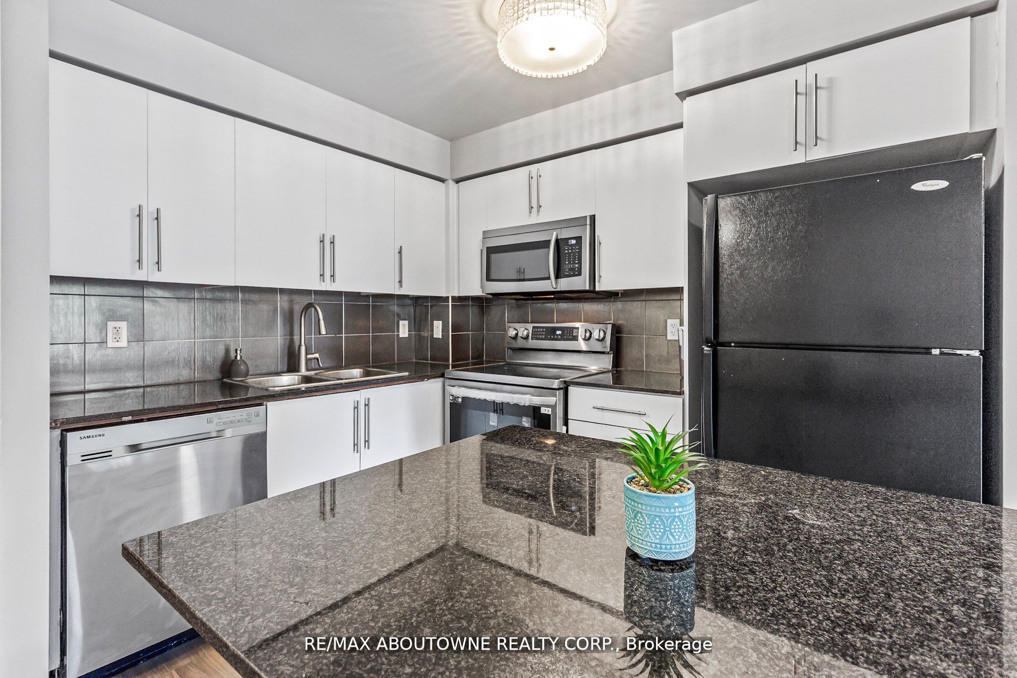 1 – 310 Burnhamthorpe Road, Mississauga ‣ W13584070 1 – 310 Burnhamthorpe Road, Mississauga ‣ W13584070