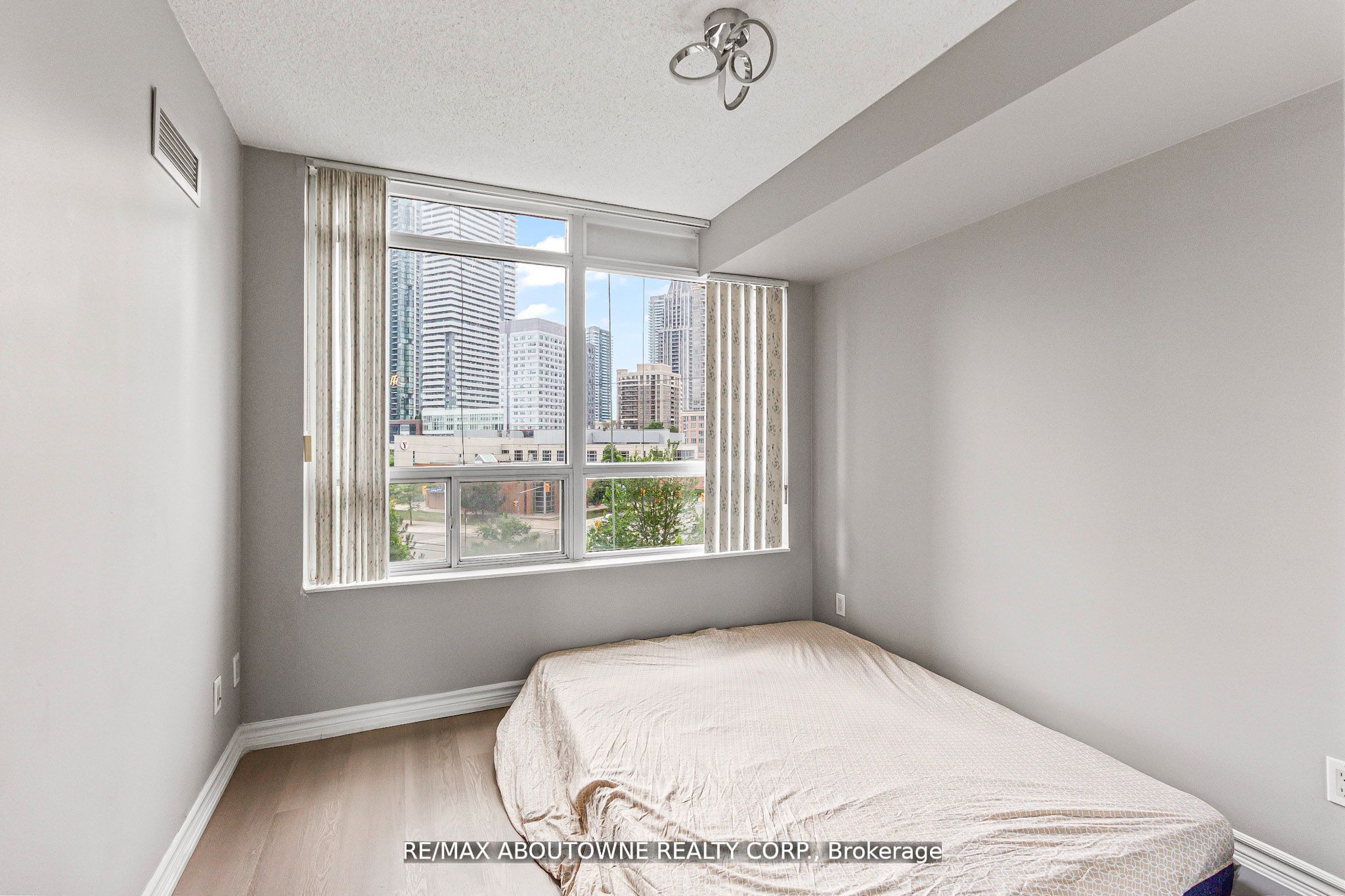 1 – 310 Burnhamthorpe Road, Mississauga ‣ W13584070 1 – 310 Burnhamthorpe Road, Mississauga ‣ W13584070