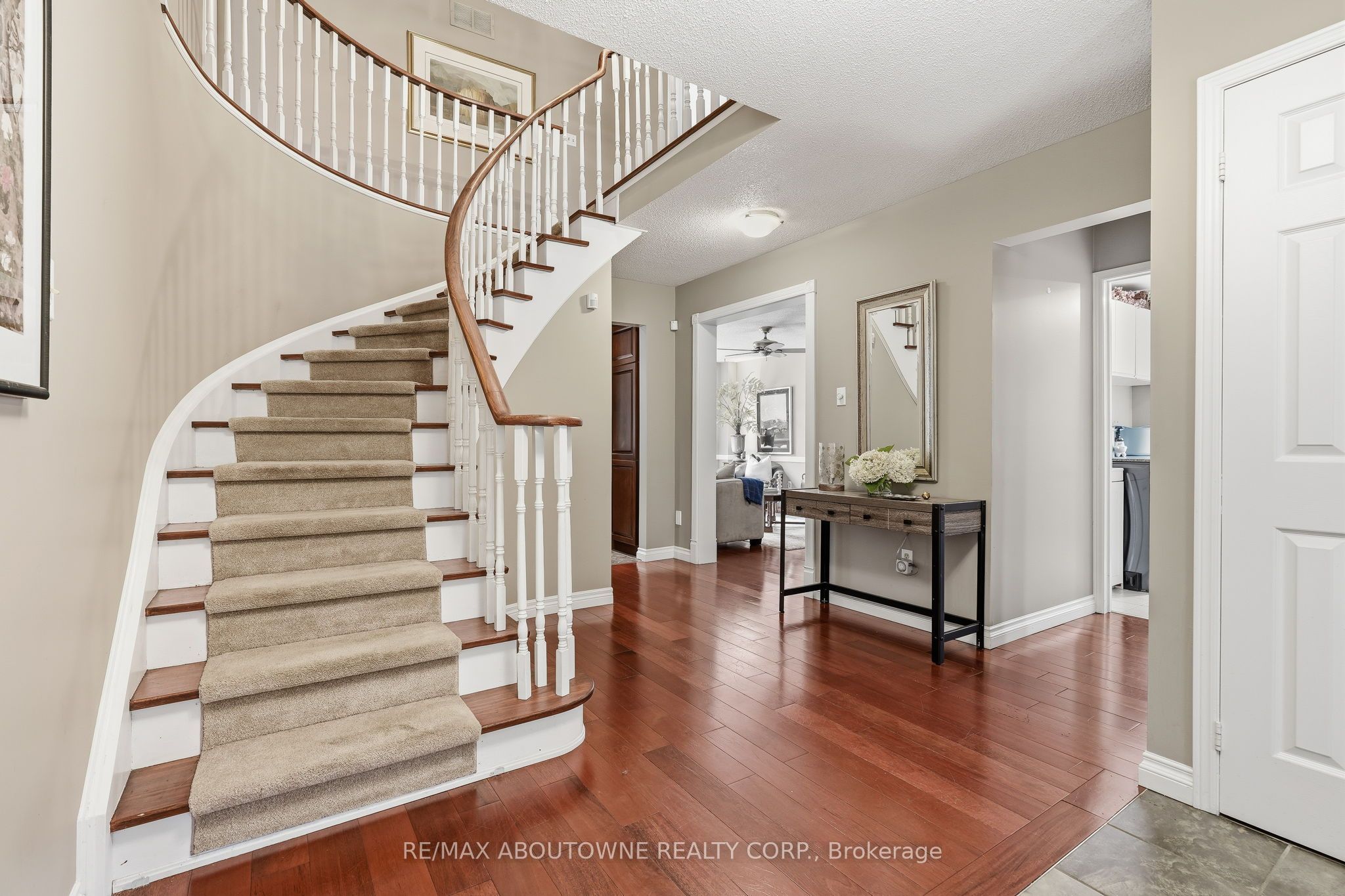 89 Waldie Road, Oakville ‣ W13598470 89 Waldie Road, Oakville ‣ W13598470