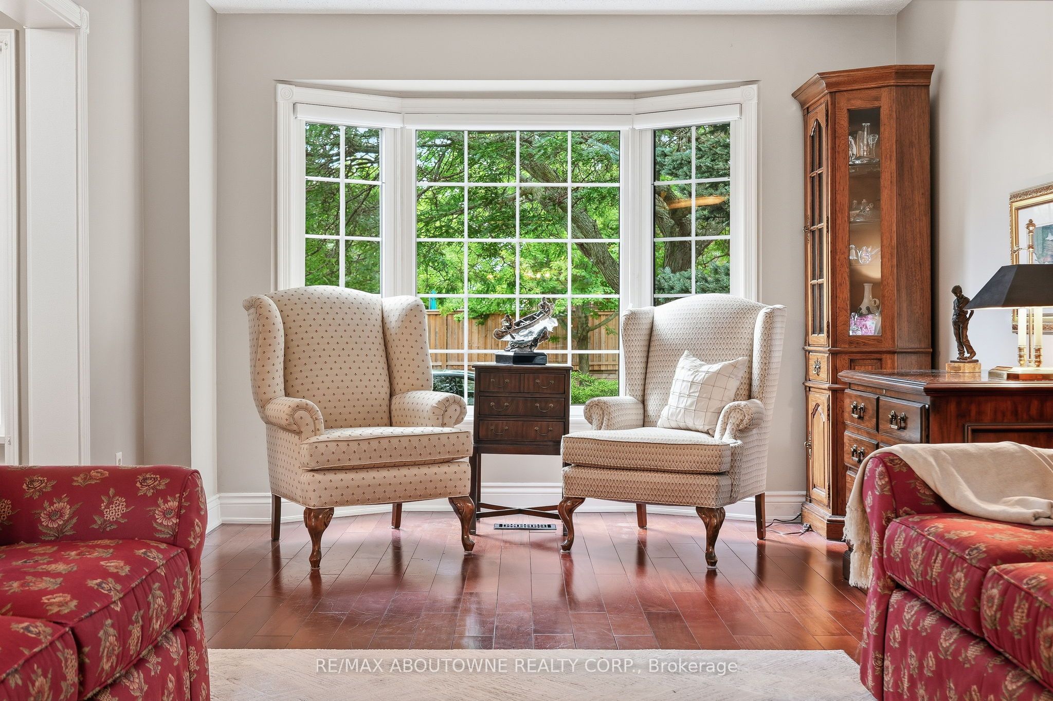 89 Waldie Road, Oakville ‣ W13598470 89 Waldie Road, Oakville ‣ W13598470