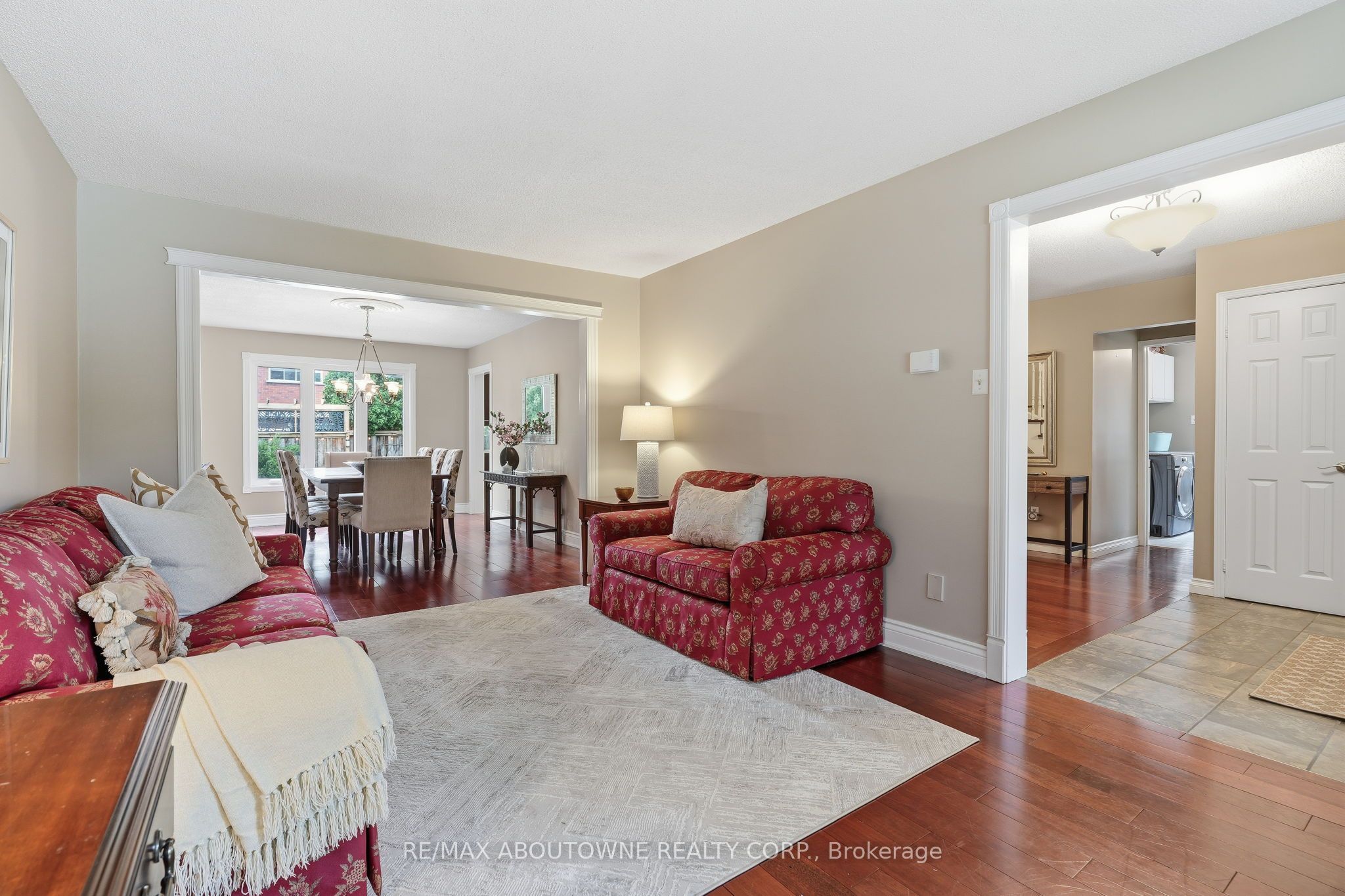 89 Waldie Road, Oakville ‣ W13598470 89 Waldie Road, Oakville ‣ W13598470