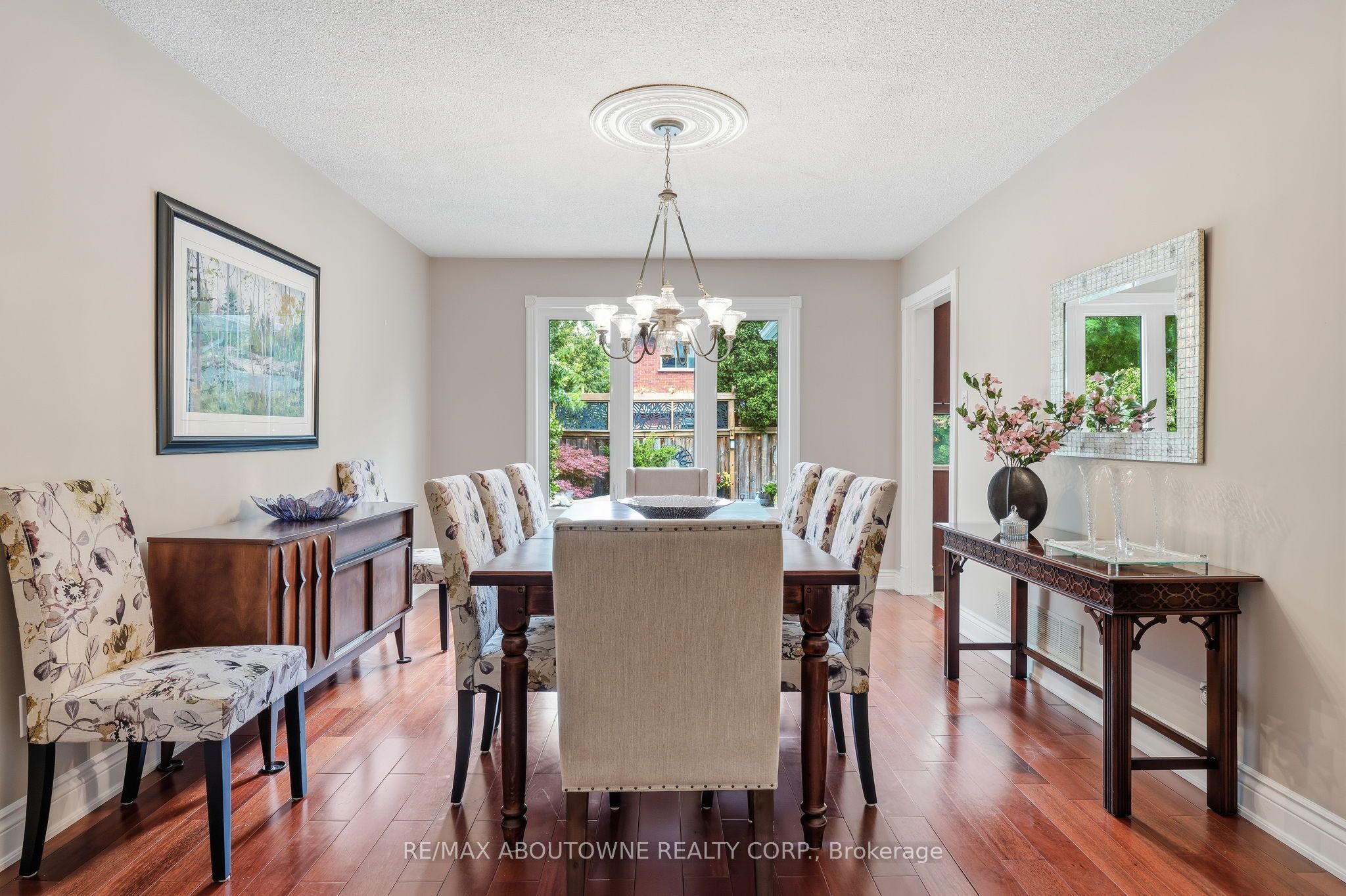 89 Waldie Road, Oakville ‣ W13598470 89 Waldie Road, Oakville ‣ W13598470