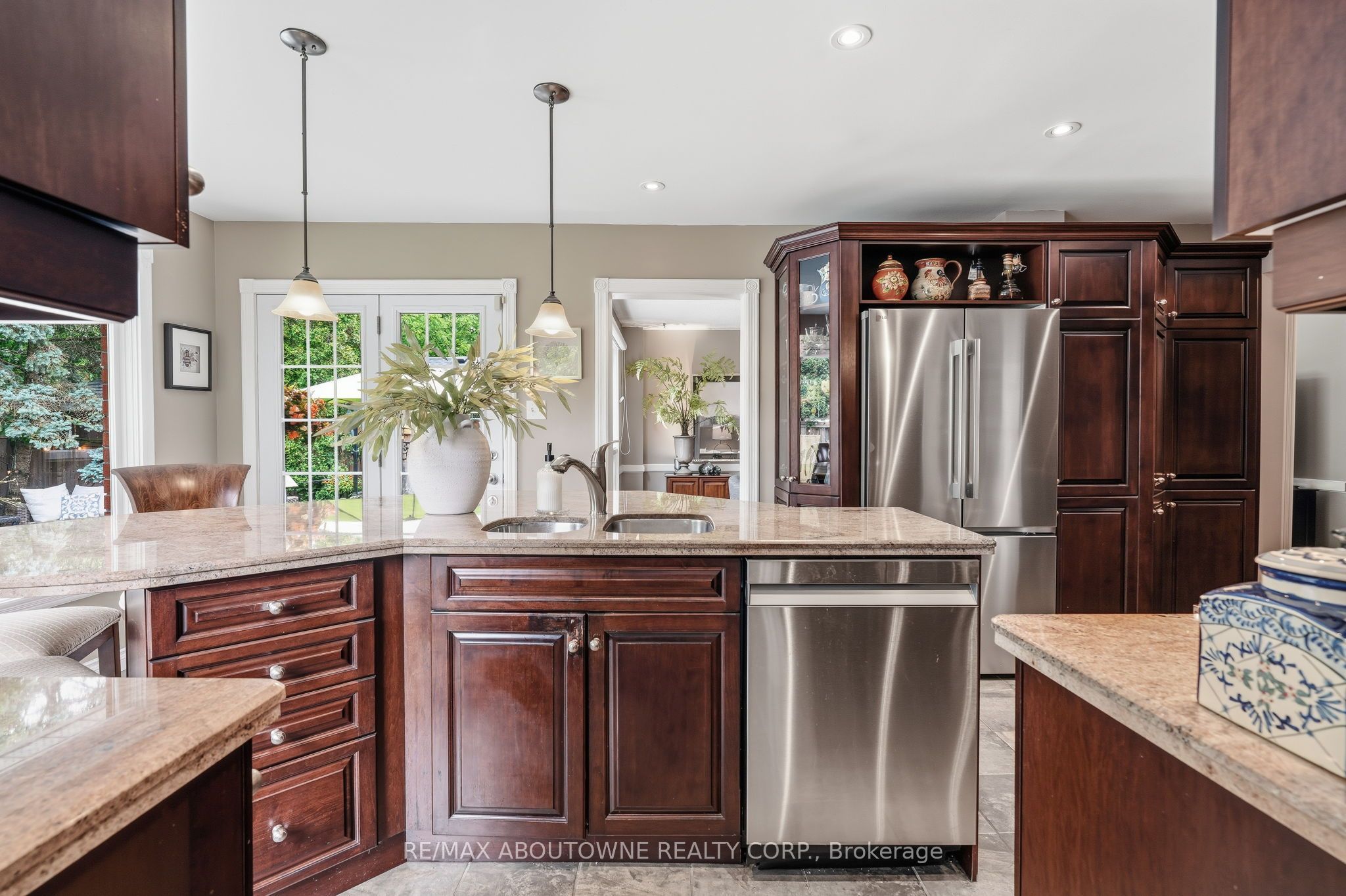 89 Waldie Road, Oakville ‣ W13598470 89 Waldie Road, Oakville ‣ W13598470