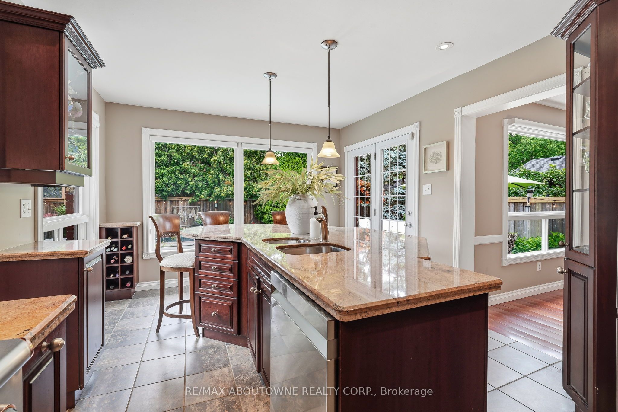 89 Waldie Road, Oakville ‣ W13598470 89 Waldie Road, Oakville ‣ W13598470