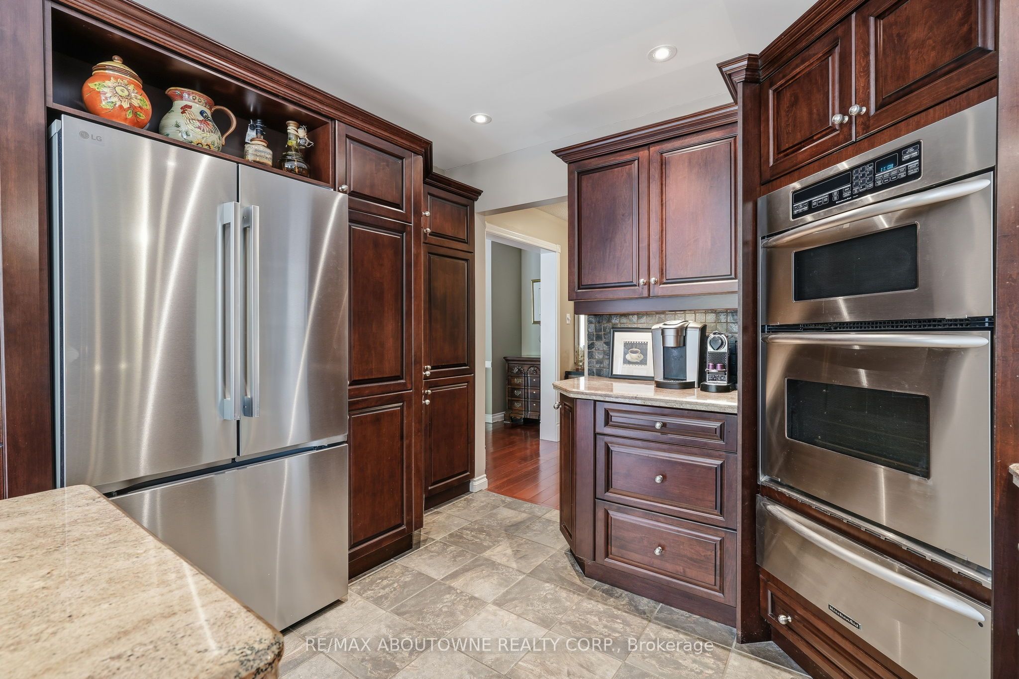 89 Waldie Road, Oakville ‣ W13598470 89 Waldie Road, Oakville ‣ W13598470