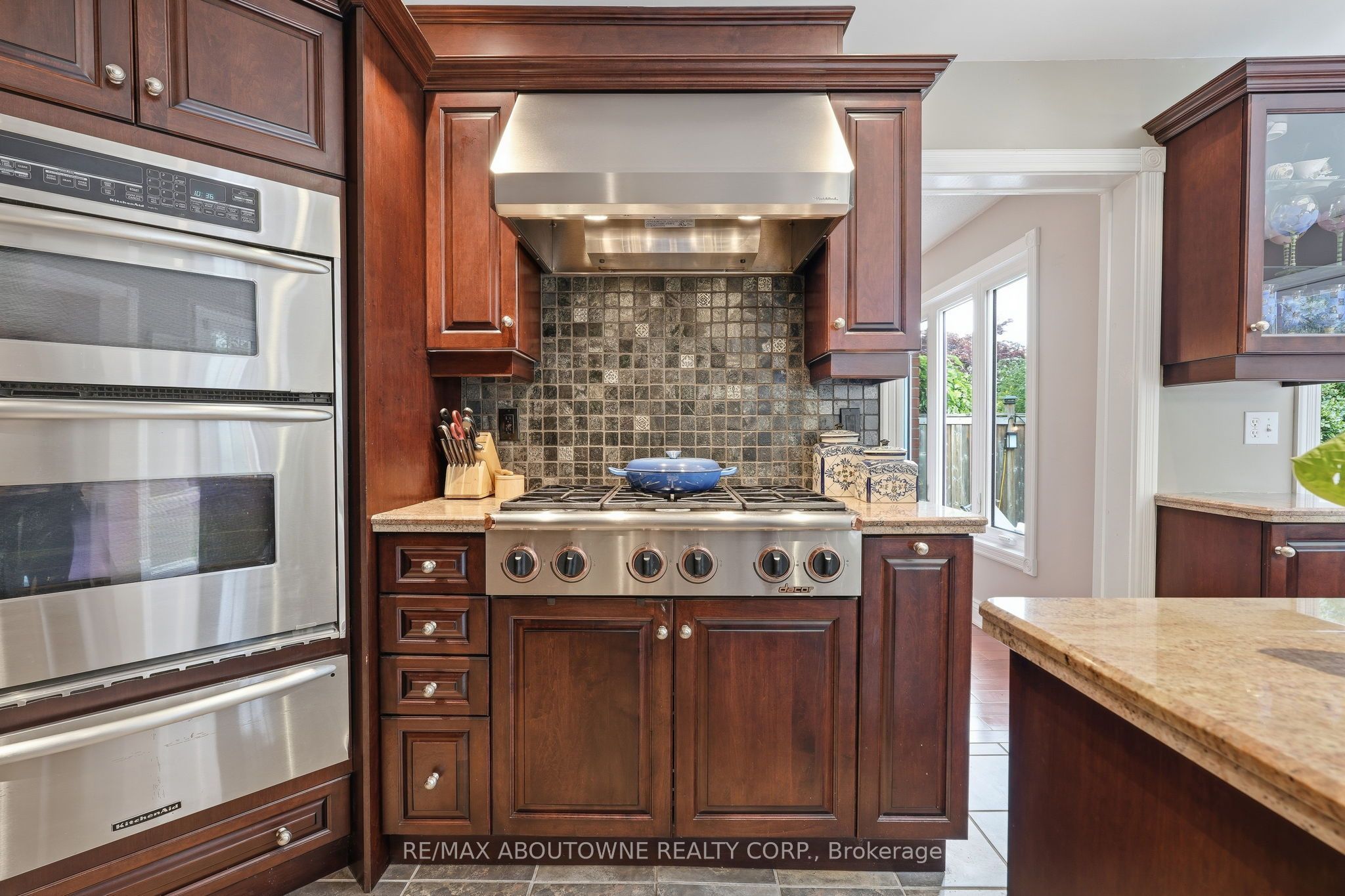 89 Waldie Road, Oakville ‣ W13598470 89 Waldie Road, Oakville ‣ W13598470