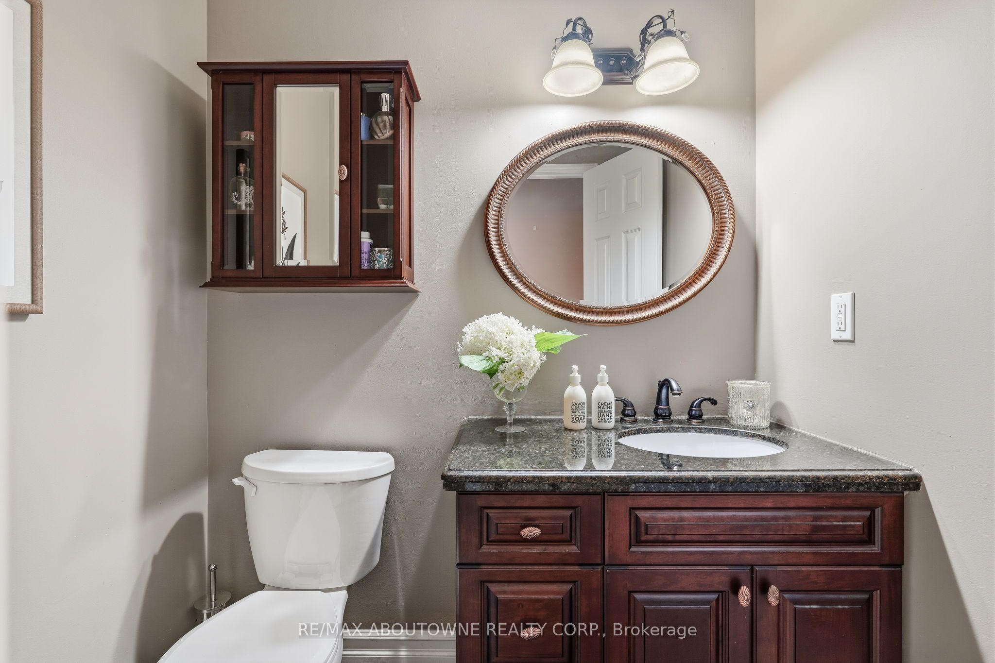 89 Waldie Road, Oakville ‣ W13598470 89 Waldie Road, Oakville ‣ W13598470