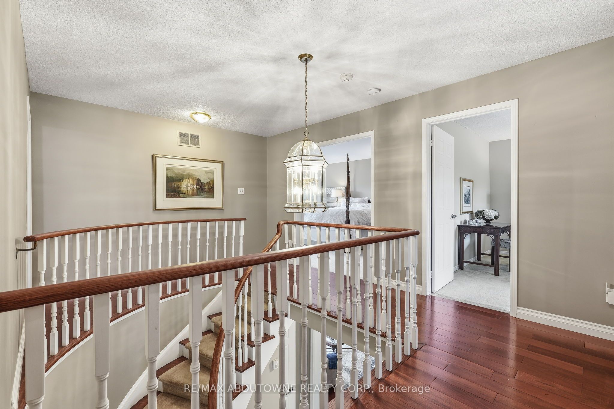 89 Waldie Road, Oakville ‣ W13598470 89 Waldie Road, Oakville ‣ W13598470