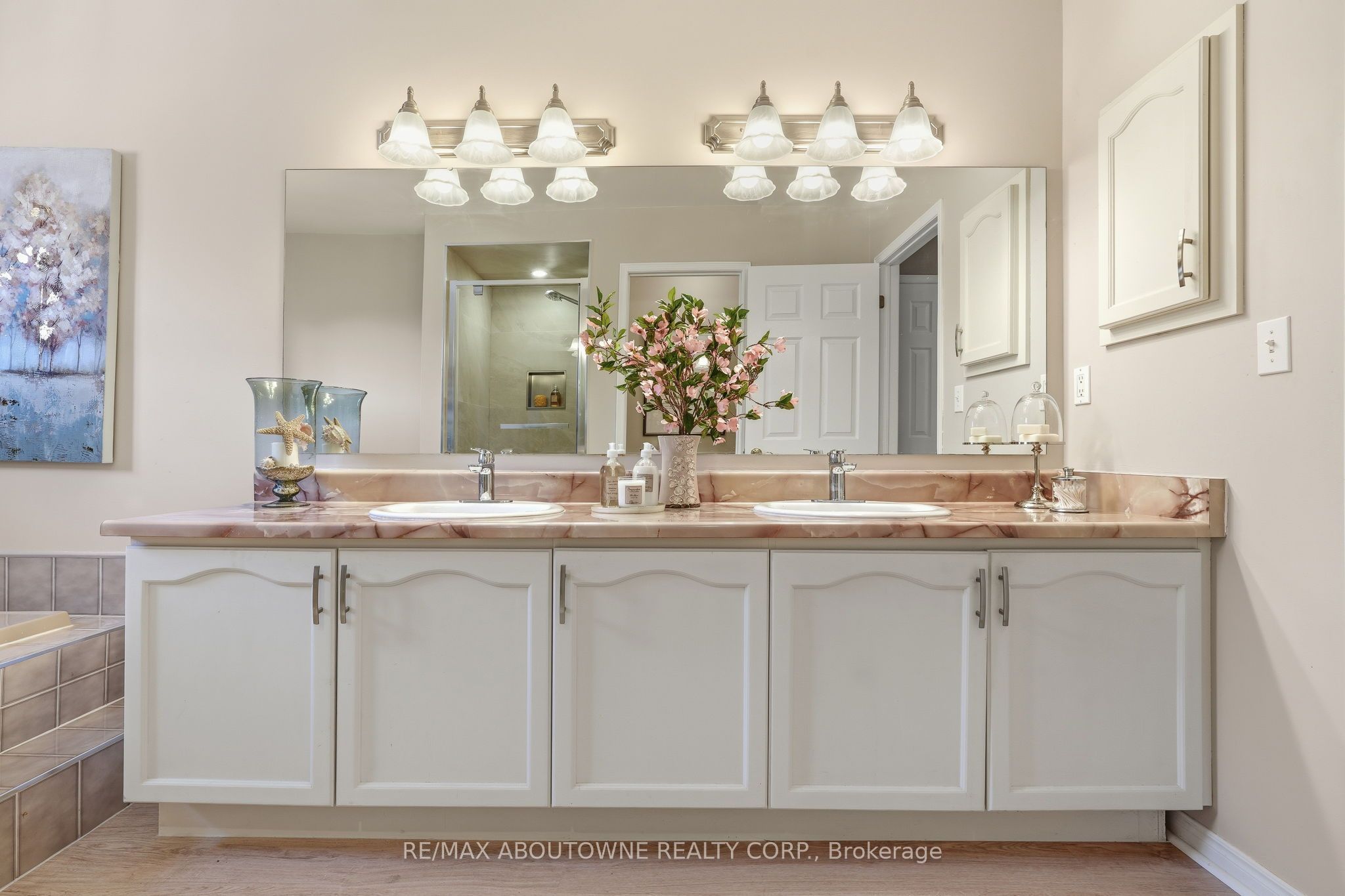 89 Waldie Road, Oakville ‣ W13598470 89 Waldie Road, Oakville ‣ W13598470