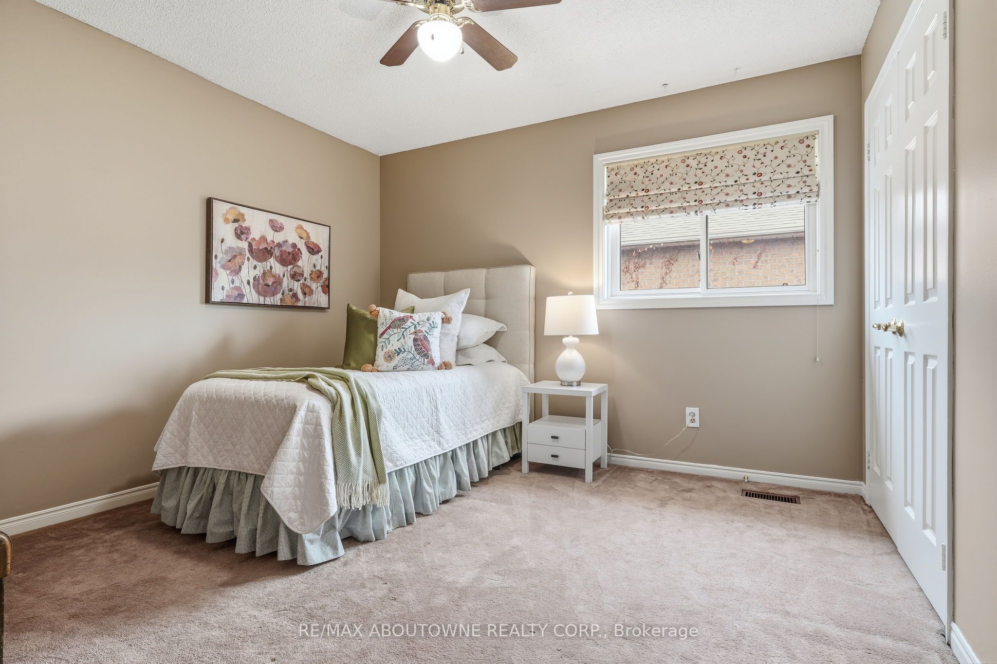 89 Waldie Road, Oakville ‣ W13598470 89 Waldie Road, Oakville ‣ W13598470