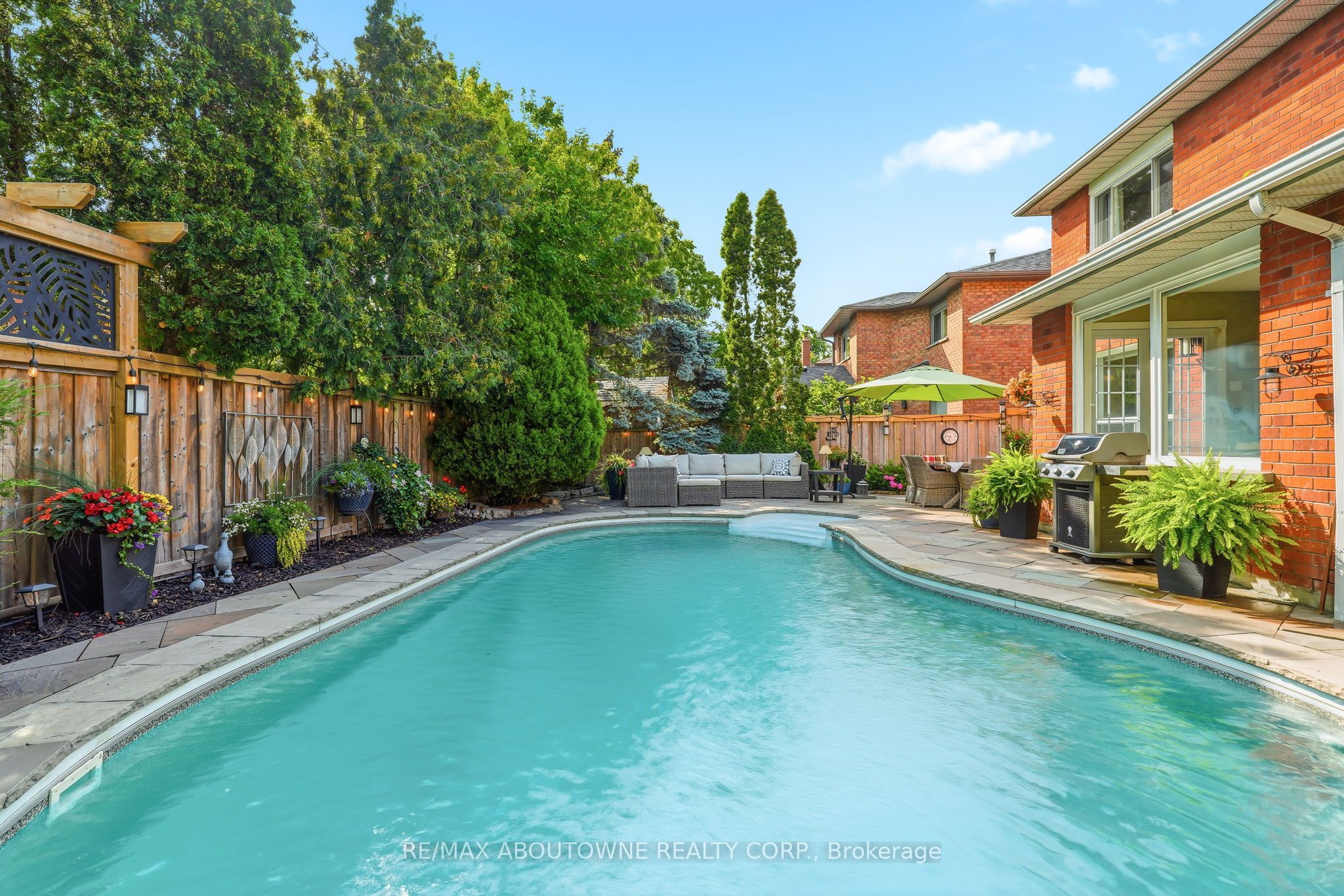 89 Waldie Road, Oakville ‣ W13598470 89 Waldie Road, Oakville ‣ W13598470