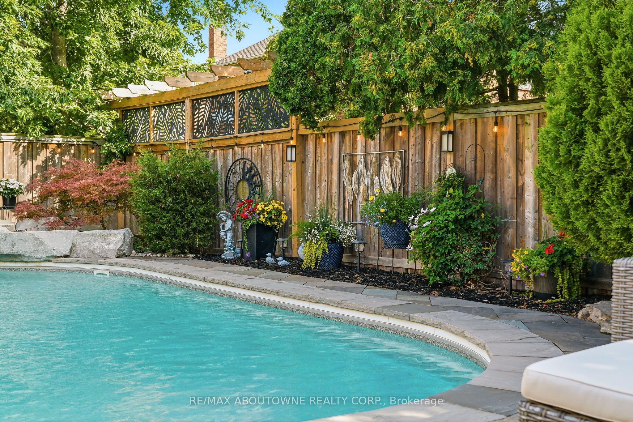 89 Waldie Road, Oakville ‣ W13598470 89 Waldie Road, Oakville ‣ W13598470