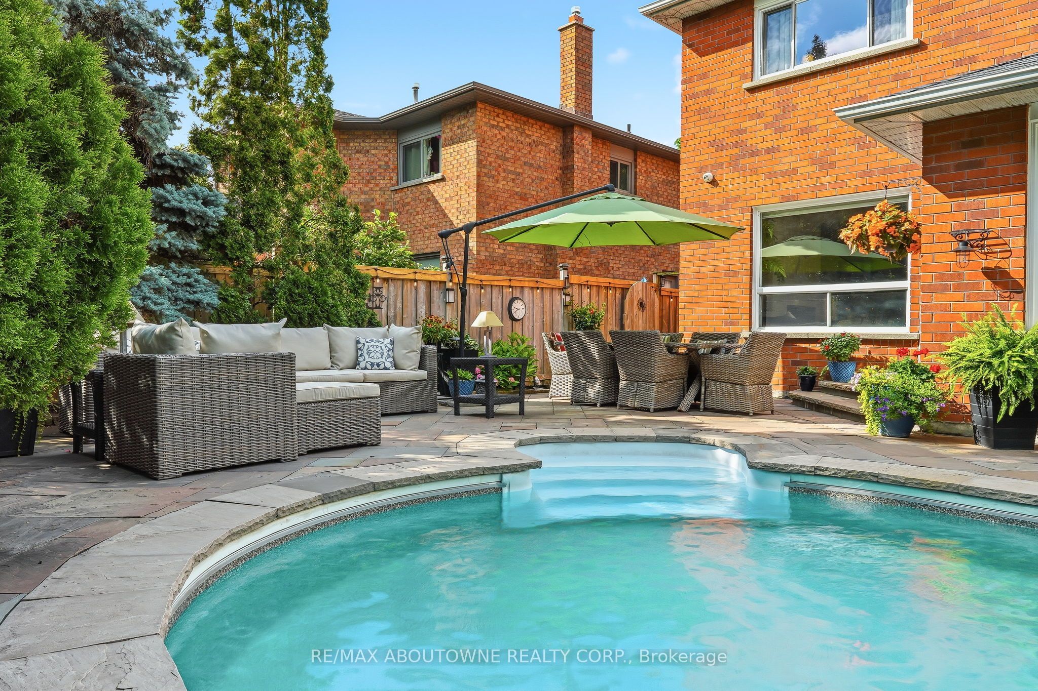 89 Waldie Road, Oakville ‣ W13598470 89 Waldie Road, Oakville ‣ W13598470