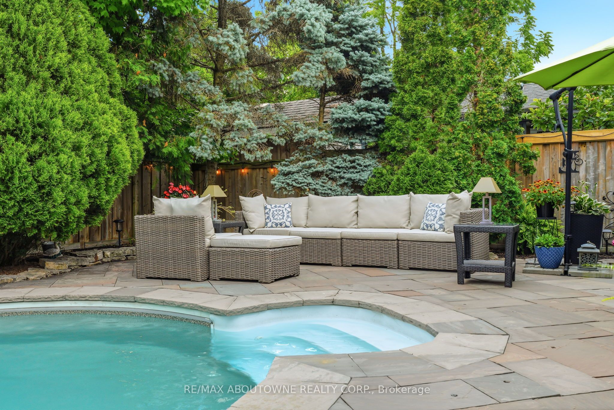 89 Waldie Road, Oakville ‣ W13598470 89 Waldie Road, Oakville ‣ W13598470