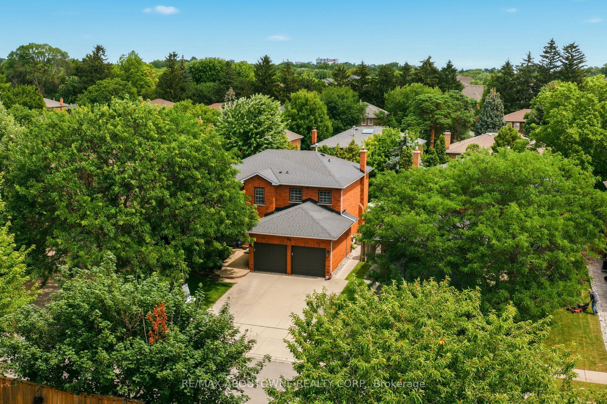89 Waldie Road, Oakville ‣ W13598470 89 Waldie Road, Oakville ‣ W13598470