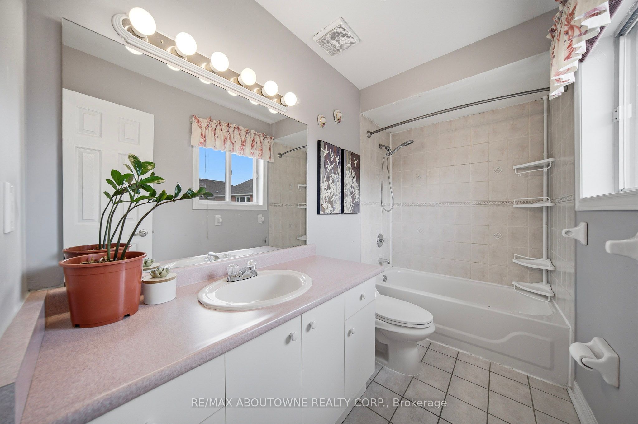 5184 Red Brush Drive, Mississauga ‣ W13599202 5184 Red Brush Drive, Mississauga ‣ W13599202