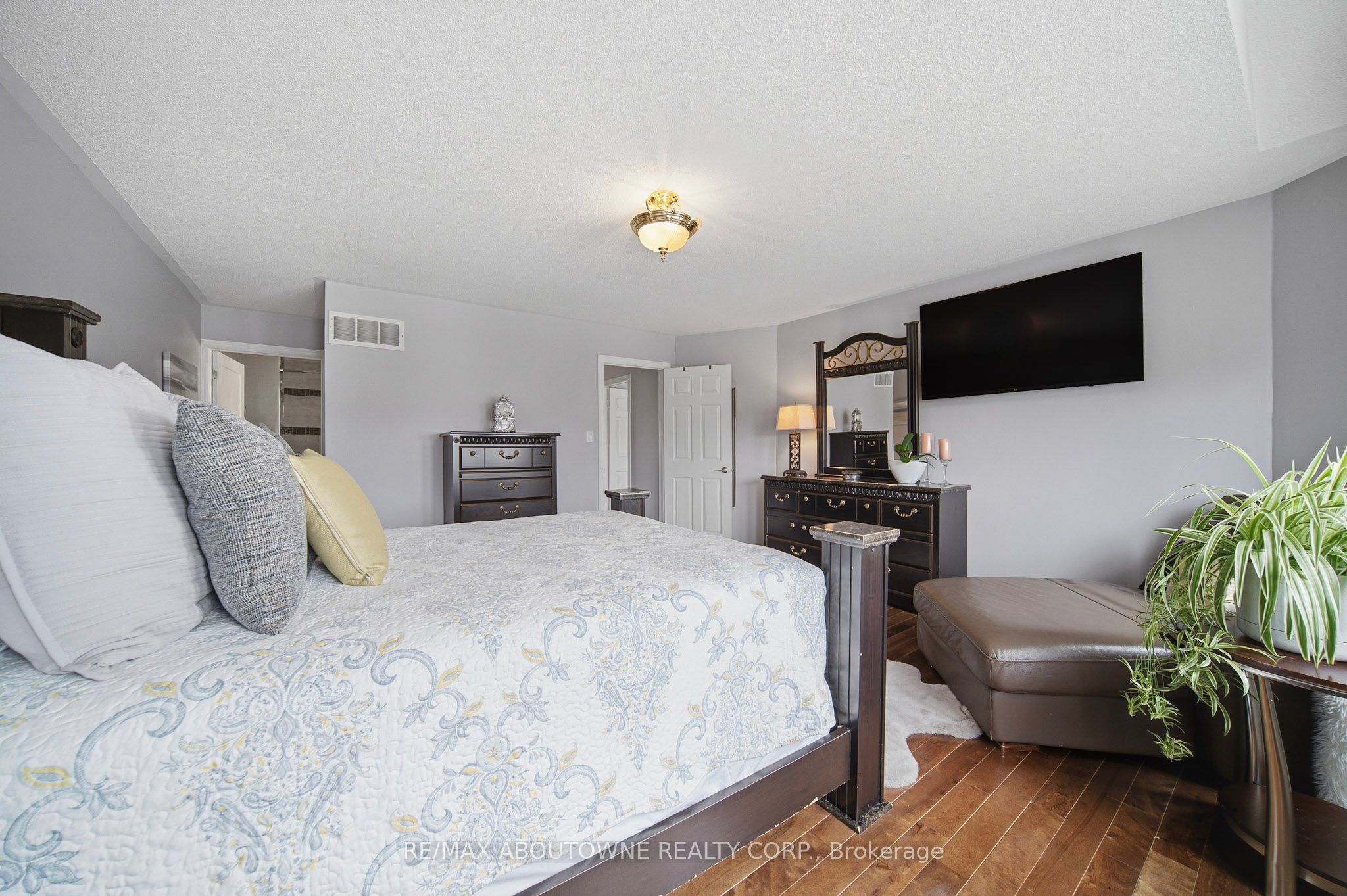 5184 Red Brush Drive, Mississauga ‣ W13599202 5184 Red Brush Drive, Mississauga ‣ W13599202