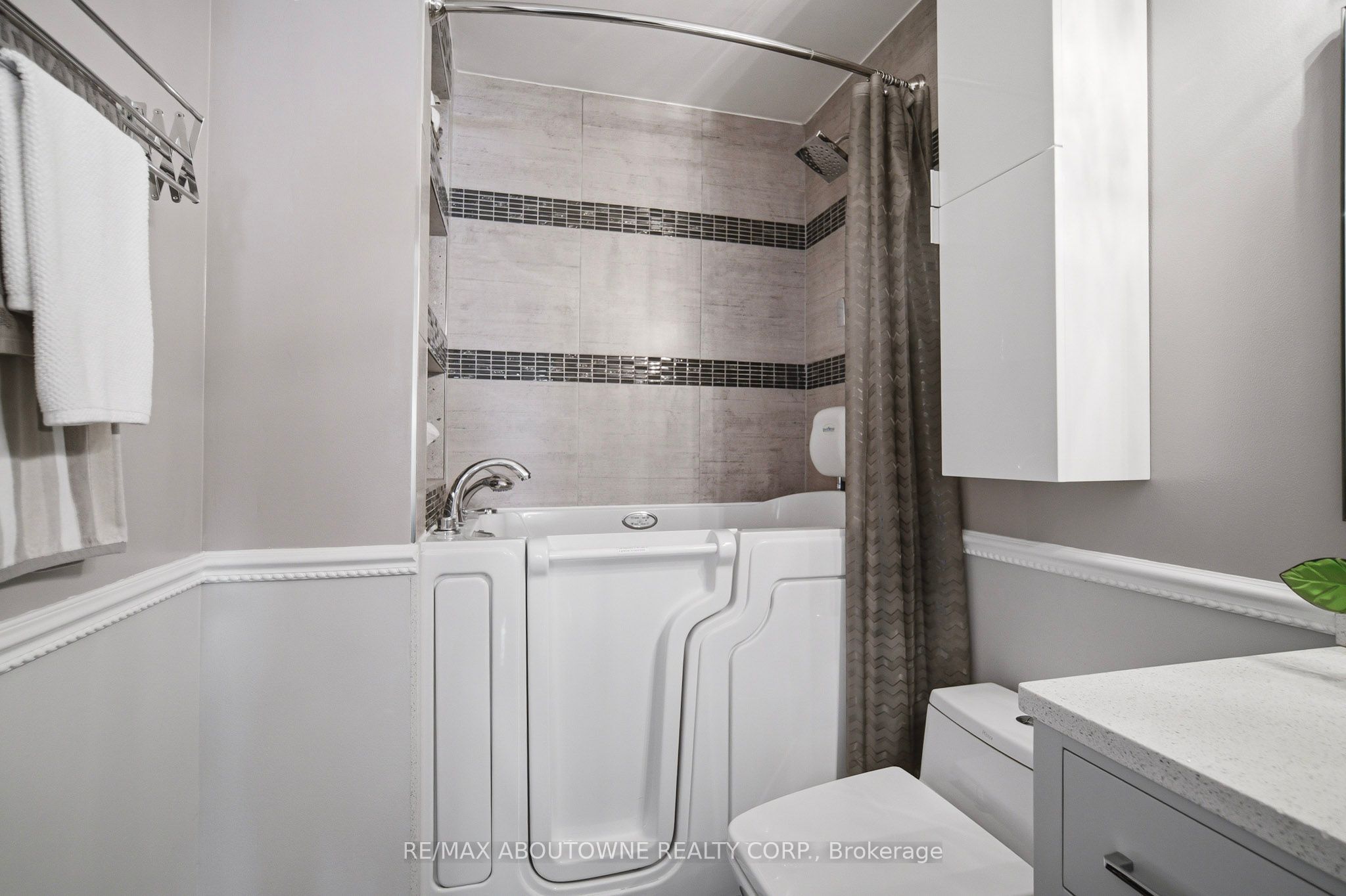 5184 Red Brush Drive, Mississauga ‣ W13599202 5184 Red Brush Drive, Mississauga ‣ W13599202