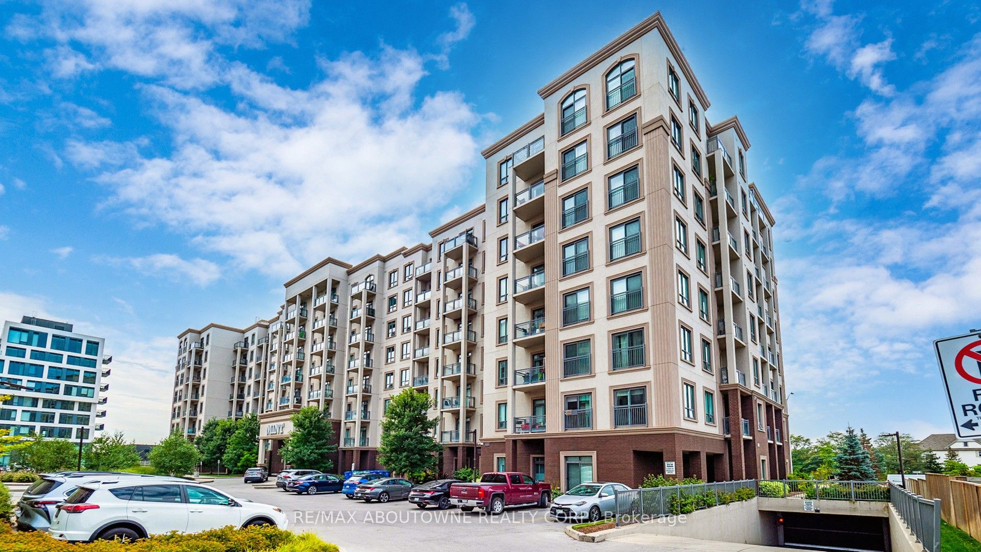 33 – 2490 Old Bronte Road, Oakville