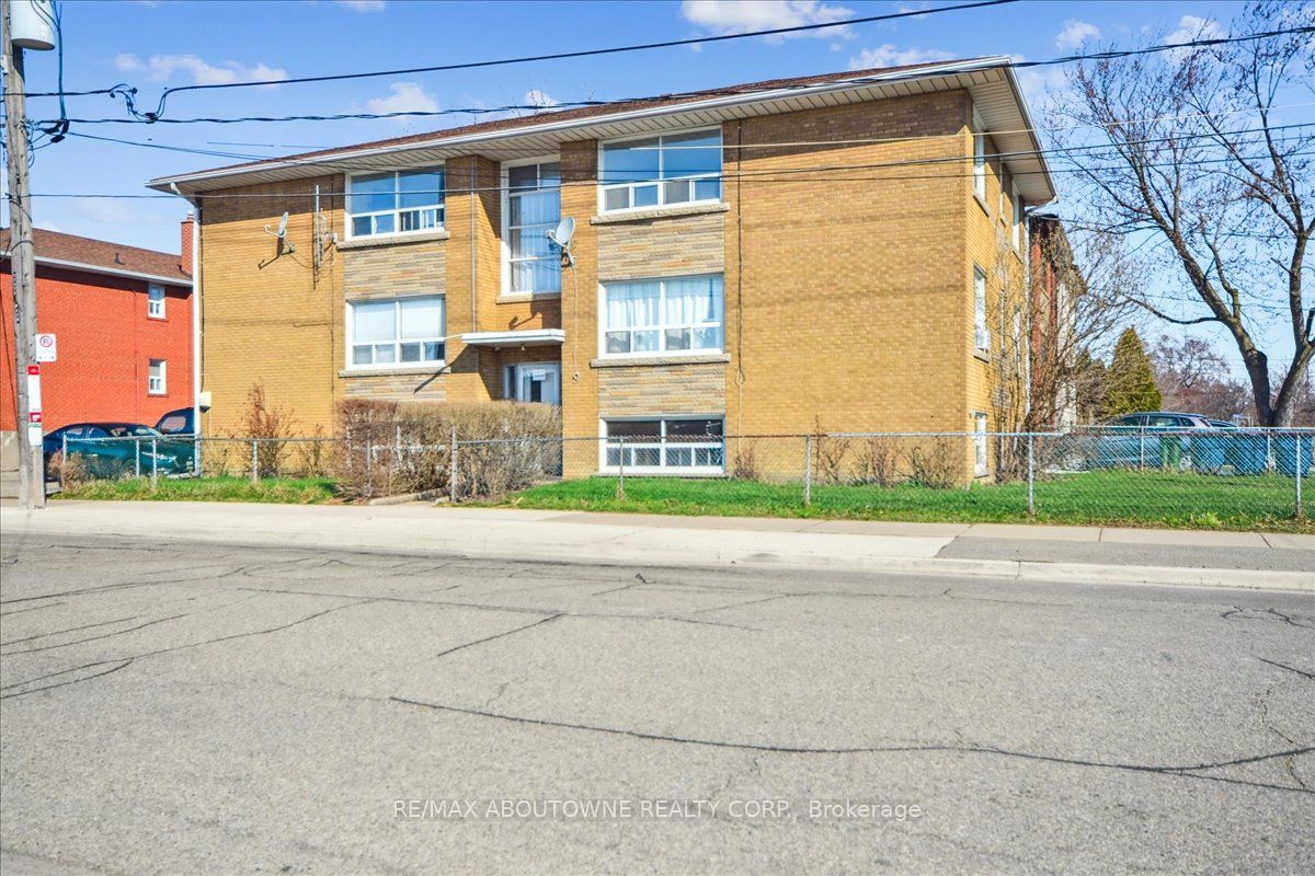 2 Wesley Street, Toronto W06