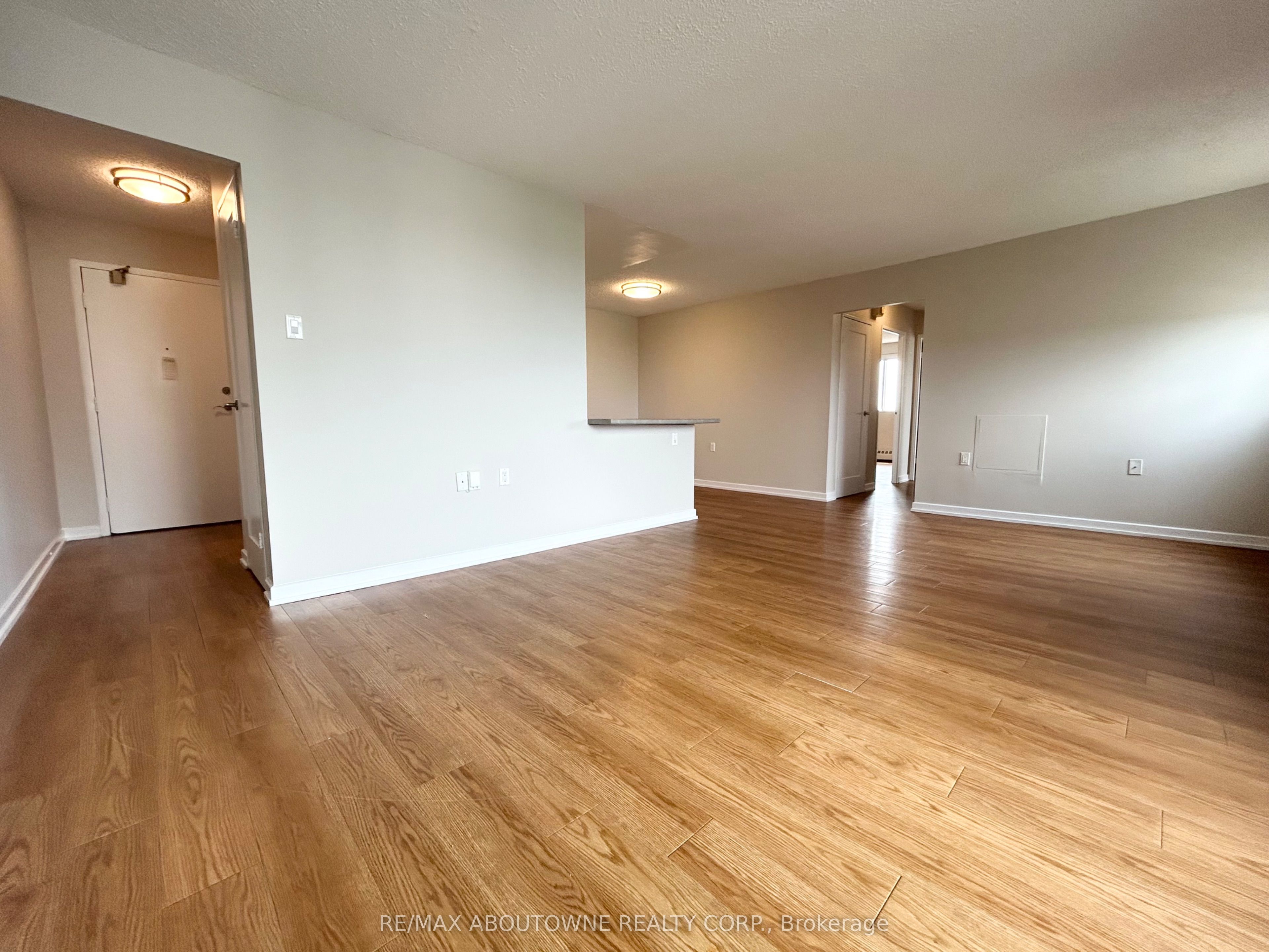03 – 82 Millside Drive, Milton ‣ W13613996 03 – 82 Millside Drive, Milton ‣ W13613996