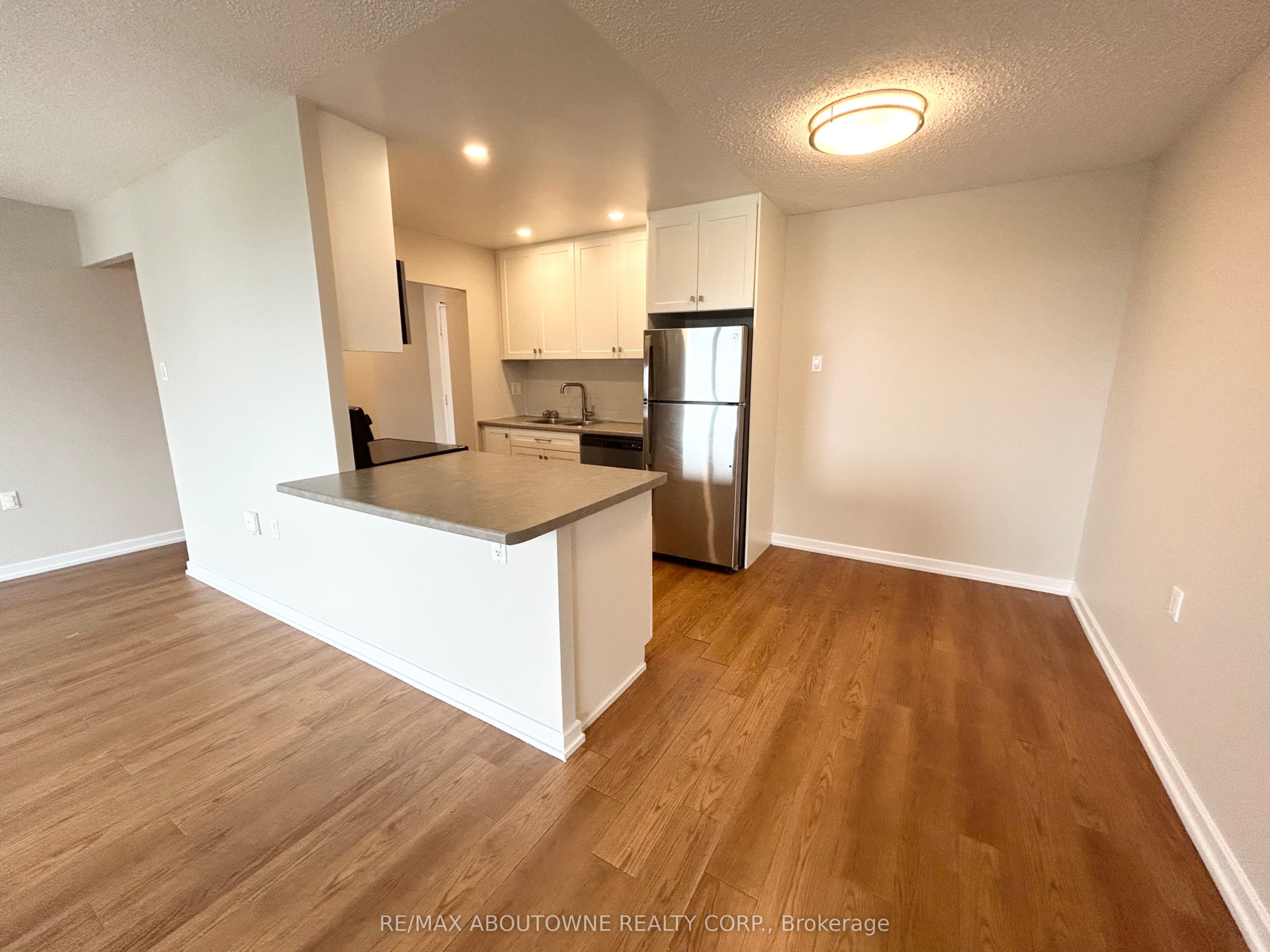 03 – 82 Millside Drive, Milton ‣ W13613996 03 – 82 Millside Drive, Milton ‣ W13613996