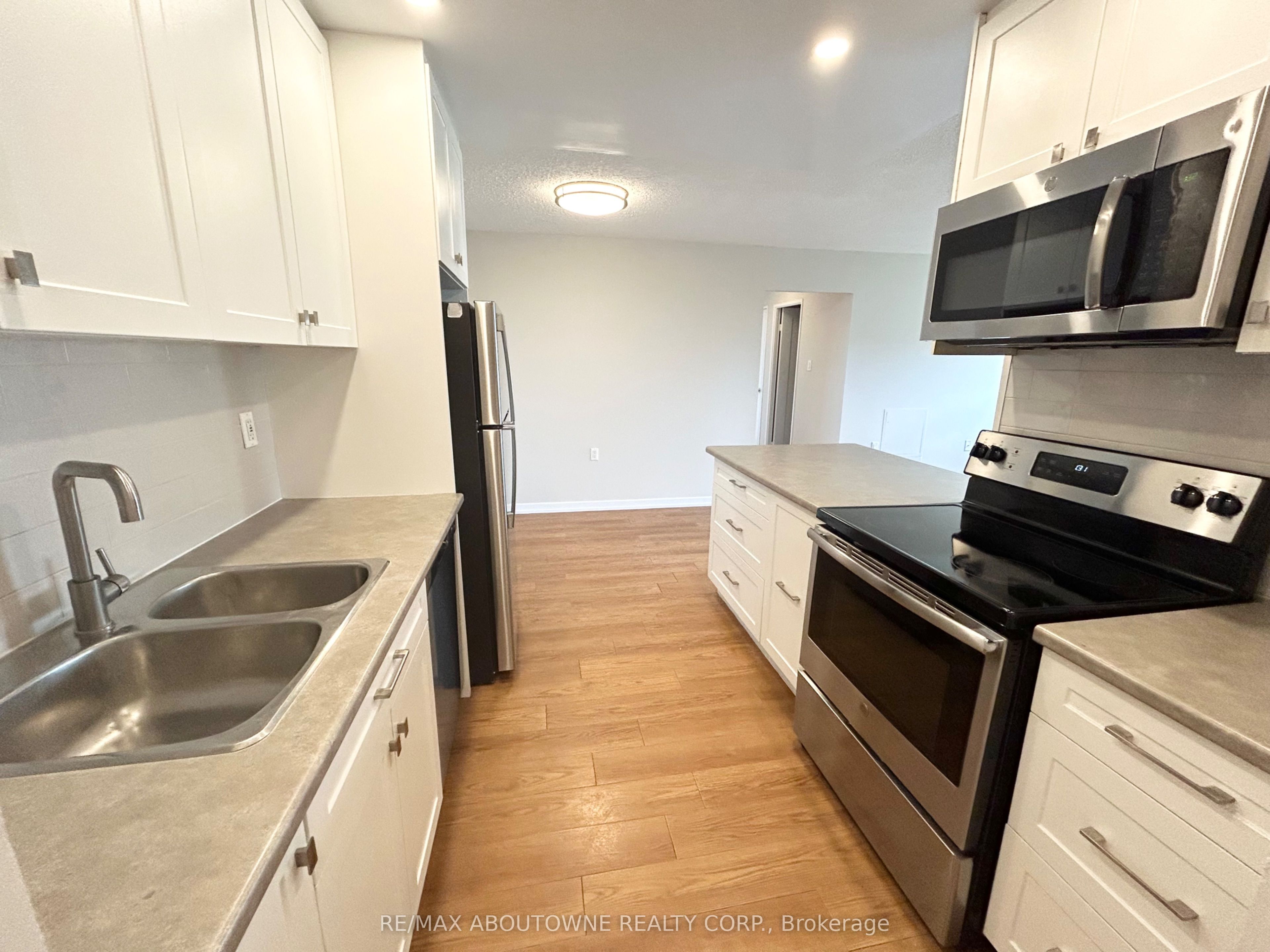 03 – 82 Millside Drive, Milton ‣ W13613996 03 – 82 Millside Drive, Milton ‣ W13613996