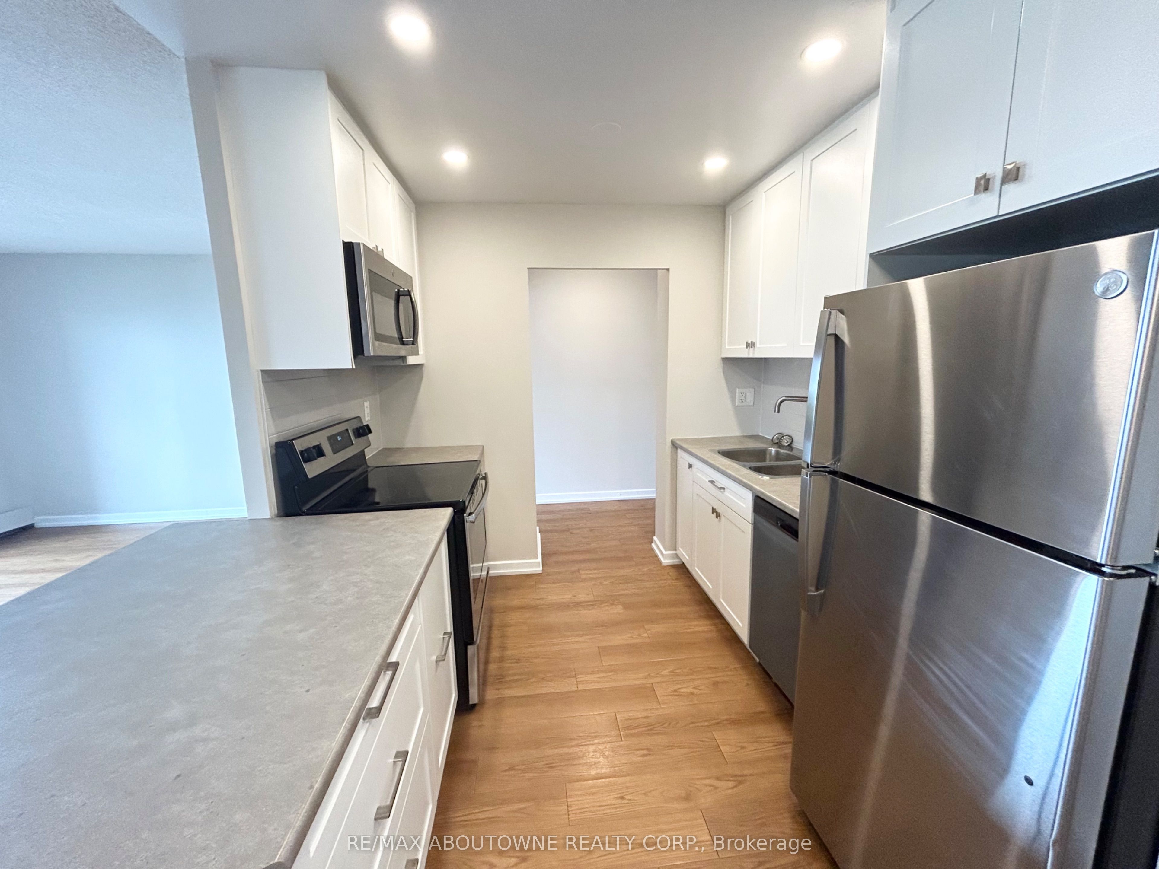 03 – 82 Millside Drive, Milton ‣ W13613996 03 – 82 Millside Drive, Milton ‣ W13613996