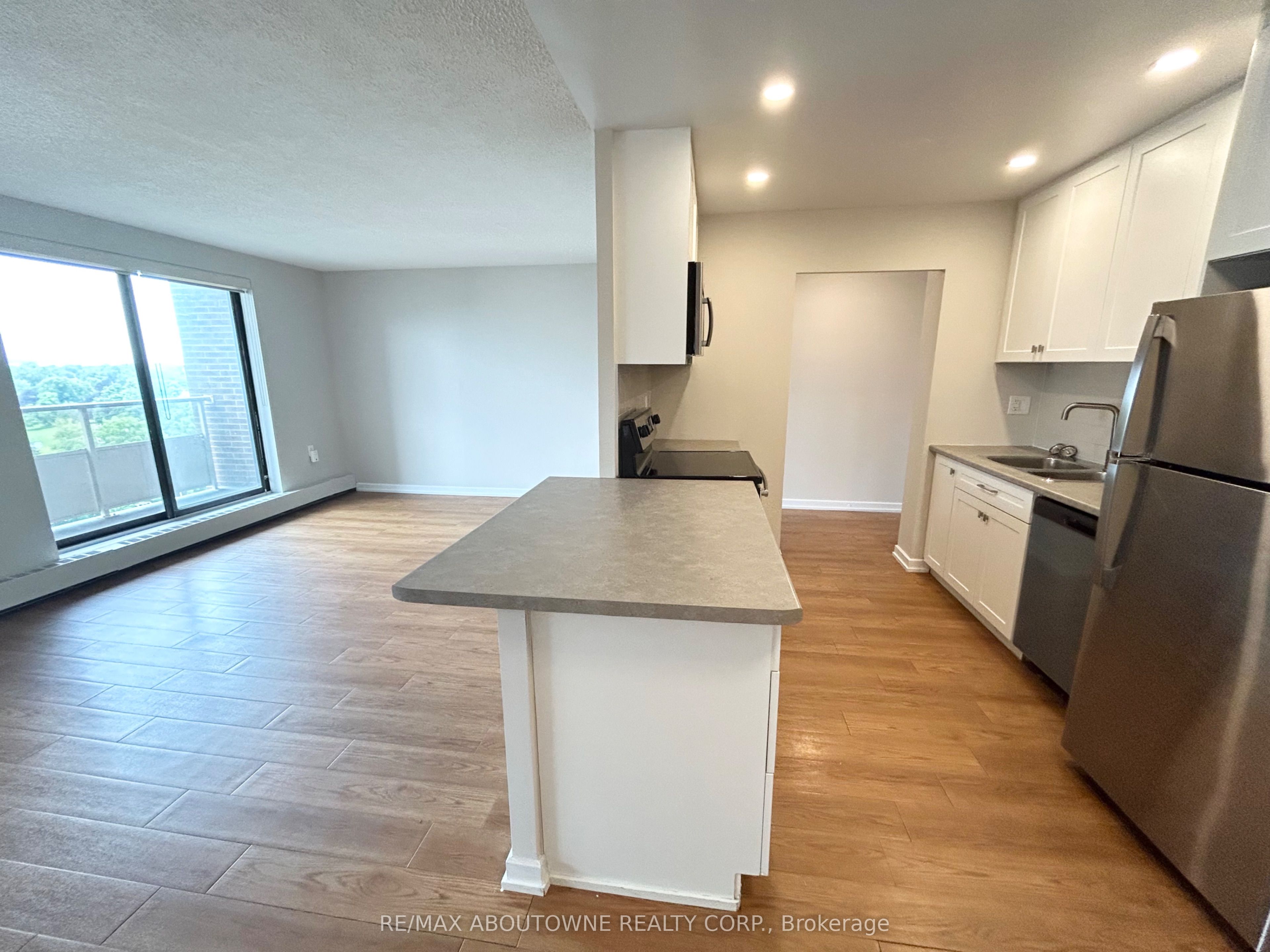 03 – 82 Millside Drive, Milton ‣ W13613996 03 – 82 Millside Drive, Milton ‣ W13613996