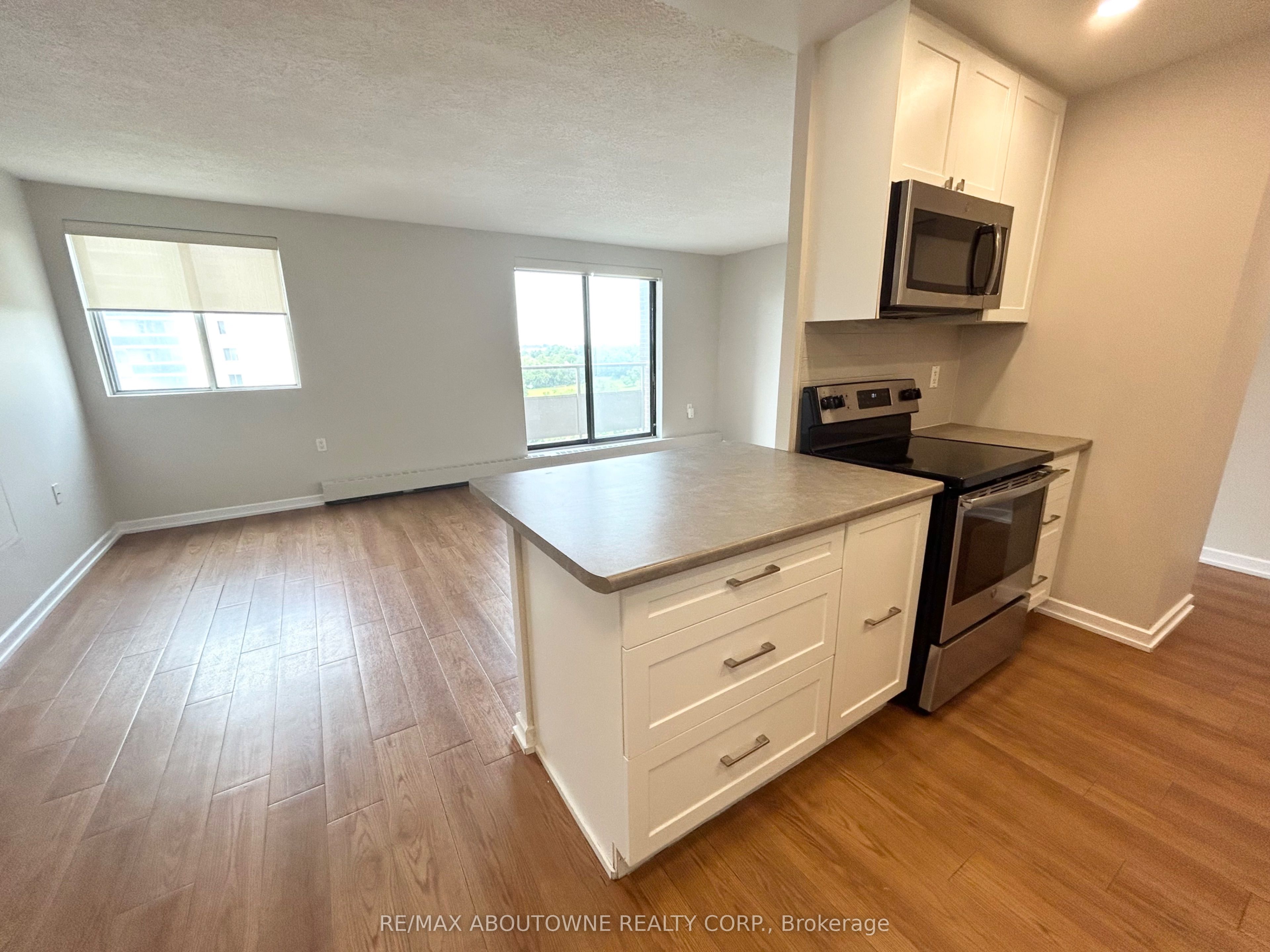 03 – 82 Millside Drive, Milton ‣ W13613996 03 – 82 Millside Drive, Milton ‣ W13613996