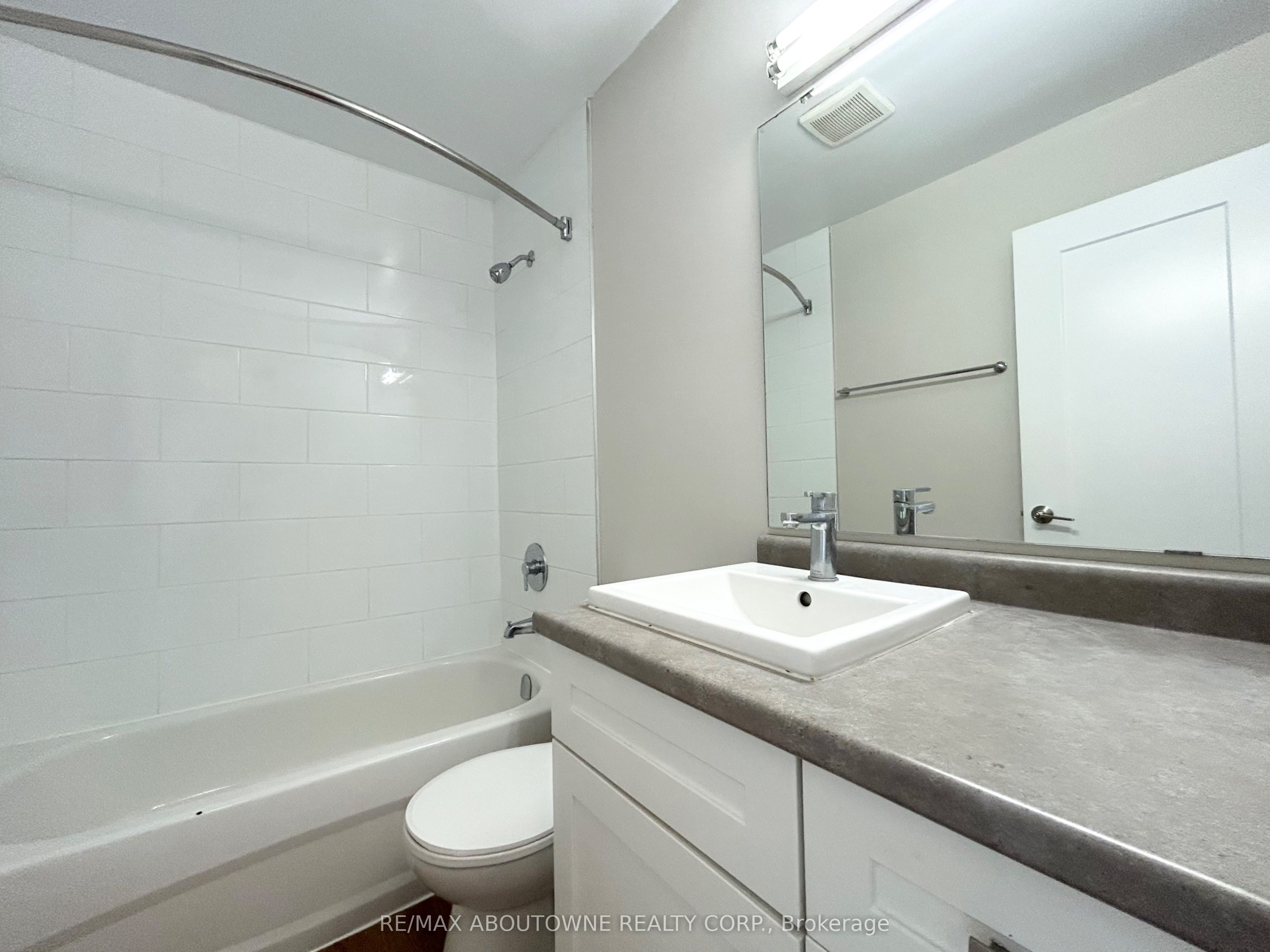03 – 82 Millside Drive, Milton ‣ W13613996 03 – 82 Millside Drive, Milton ‣ W13613996