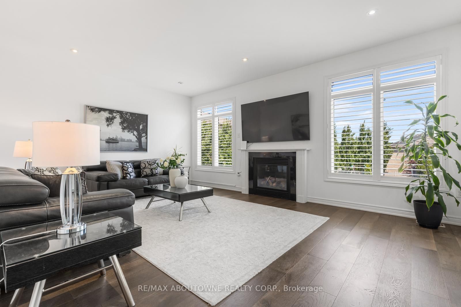 3308 Liptay Avenue, Oakville ‣ W13626770 3308 Liptay Avenue, Oakville ‣ W13626770